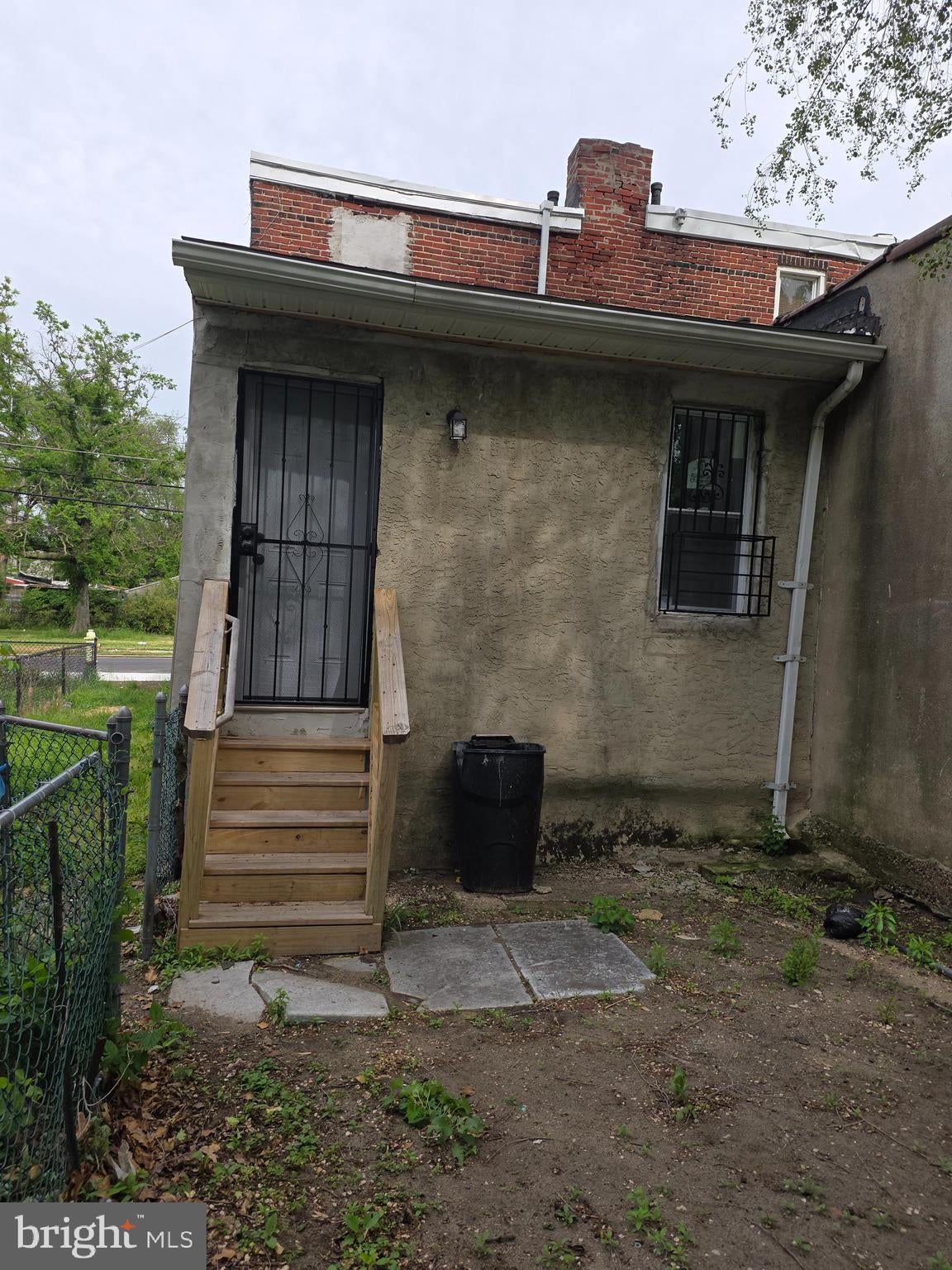 2005 S 9TH STREET