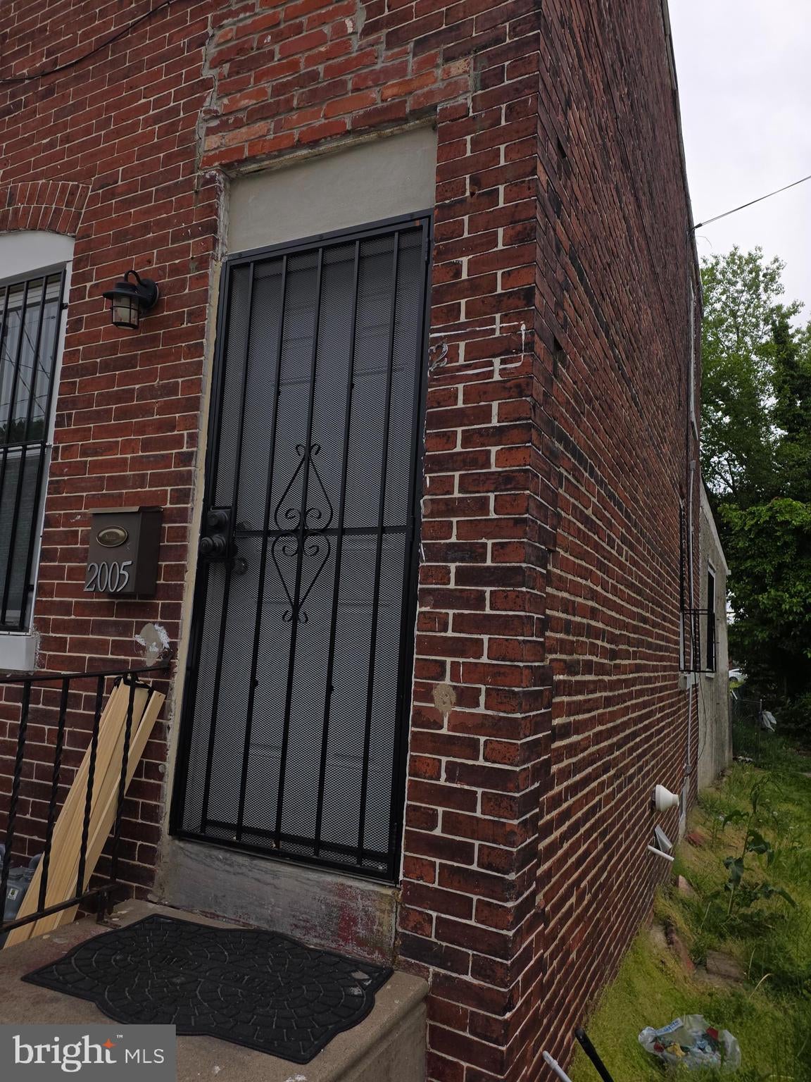 2005 S 9TH STREET