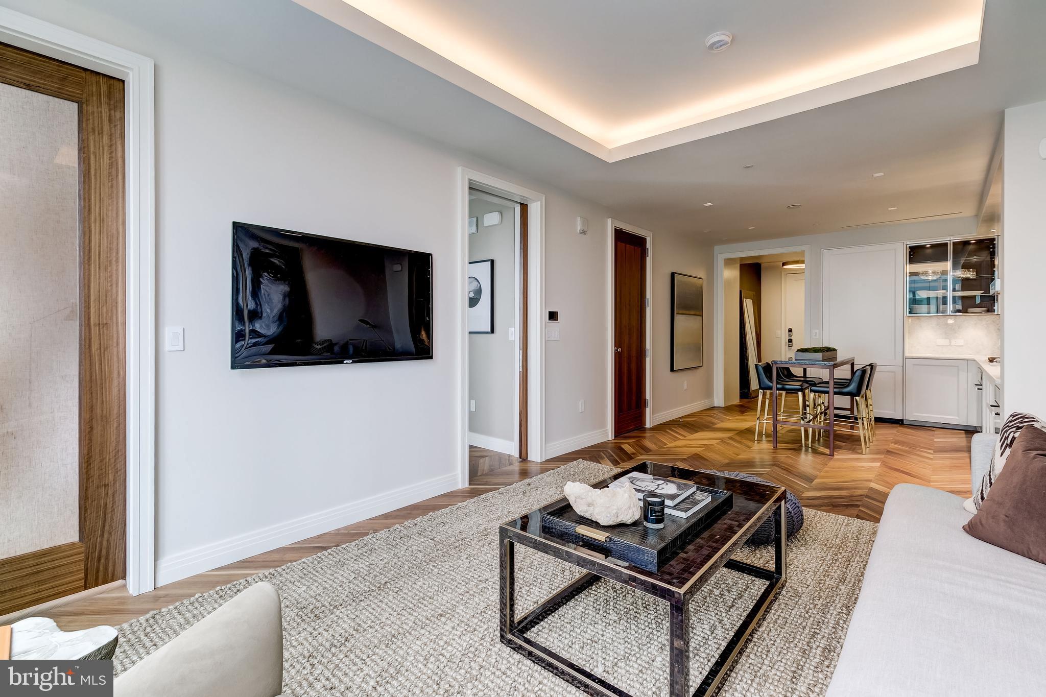 FOUR SEASONS PRIVATE RESIDENCES - Residential Lease