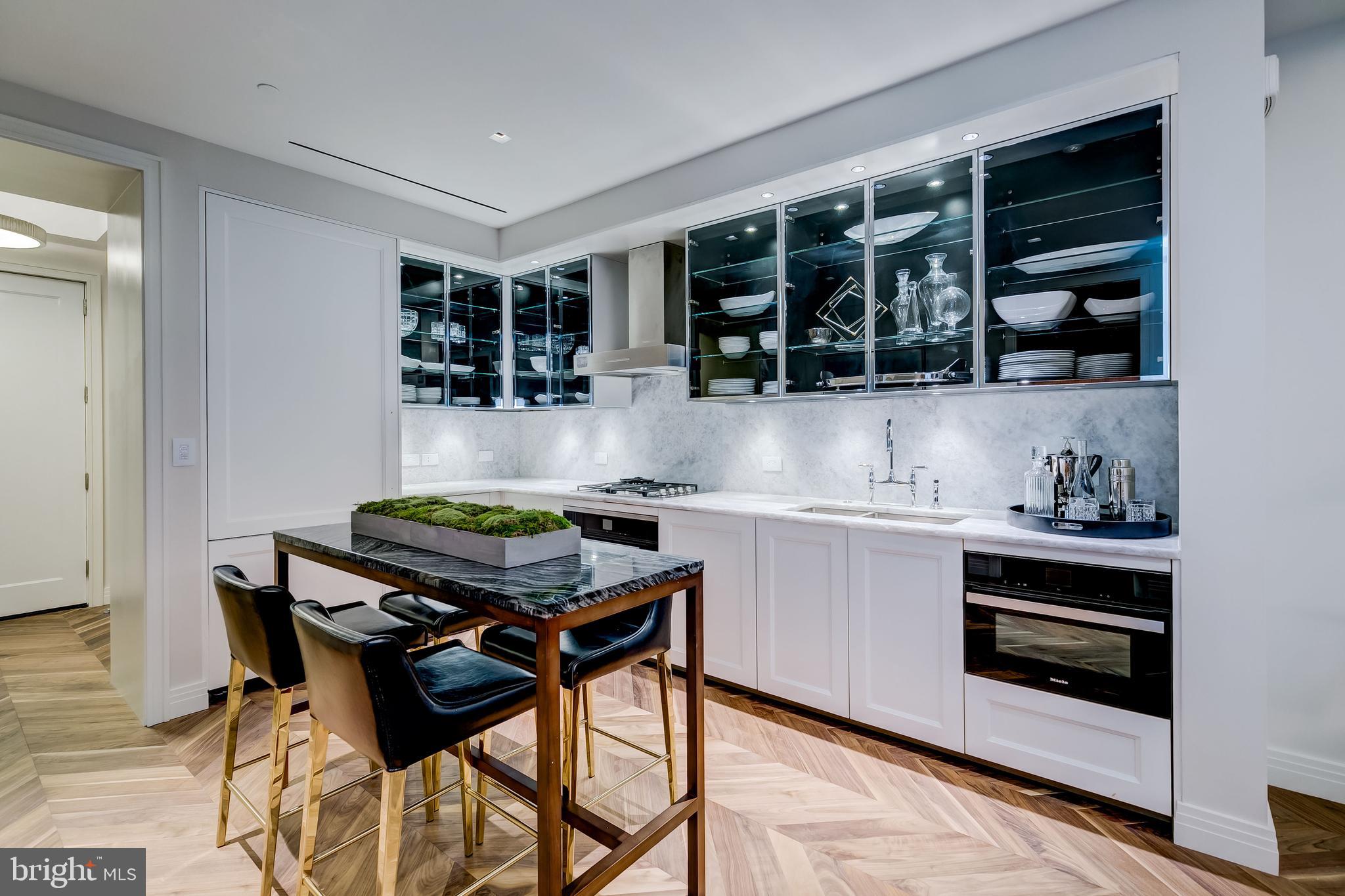 FOUR SEASONS PRIVATE RESIDENCES - Residential Lease