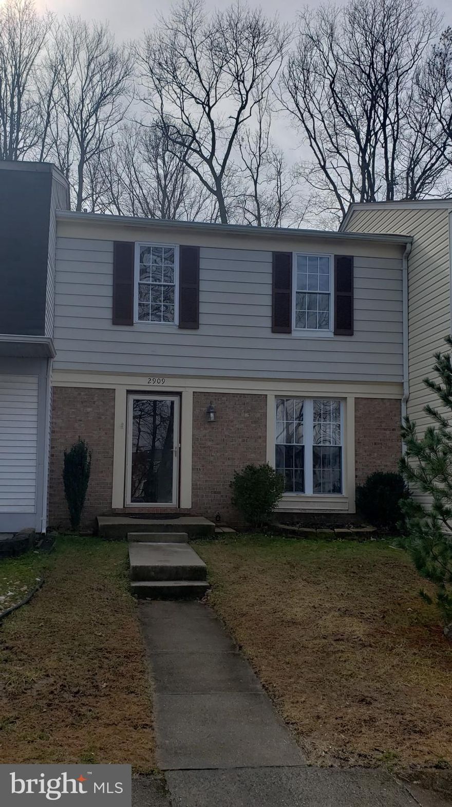 Well-maintained townhouse located on a cul-de-sac. Cherry hardwood floors, ceramic tile in foyer and kitchen, cherry kitchen cabinets, fenced backyard. Freshly painted with new carpet in bedrooms and basement. Convenient for commuting, schools, and shopping. No smokers, pets are case by case with a $350 non-refundable pet deposit.