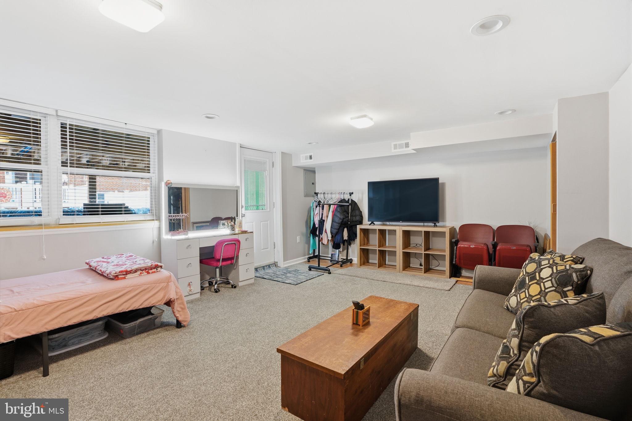 PHILADELPHIA (NORTHEAST) - Residential