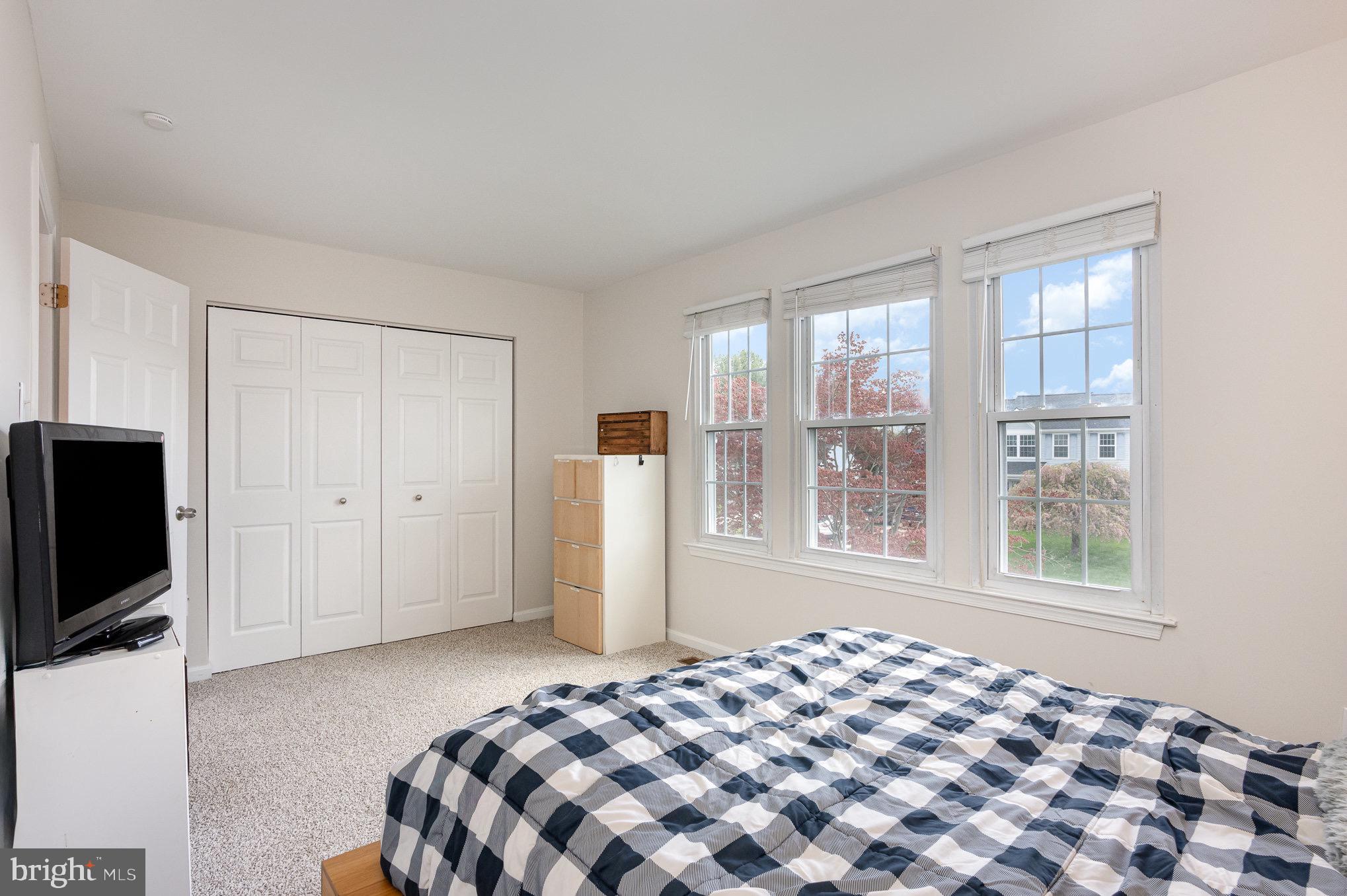 SOUTH HAMPTON - Residential