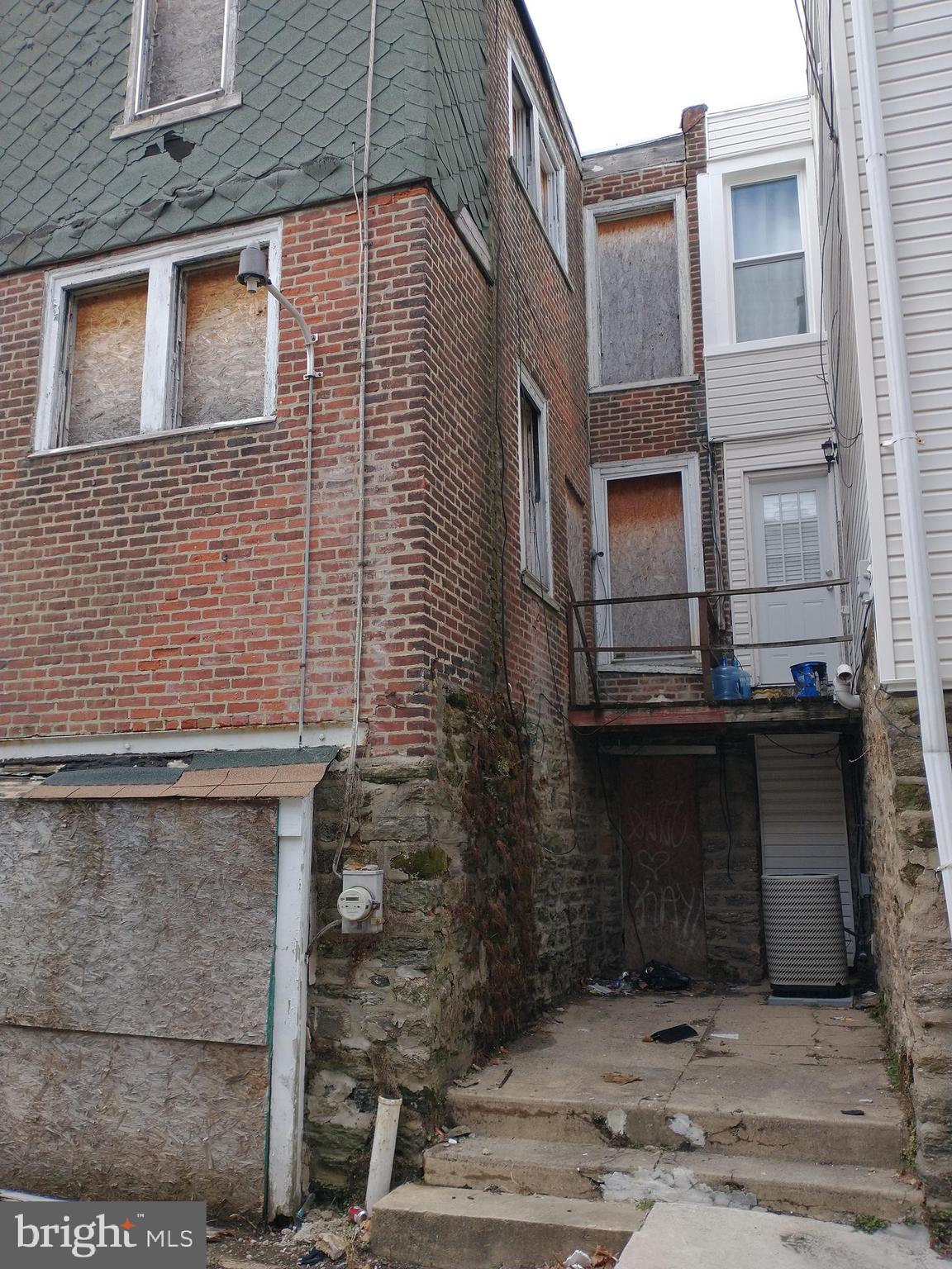 6719 N SMEDLEY STREET