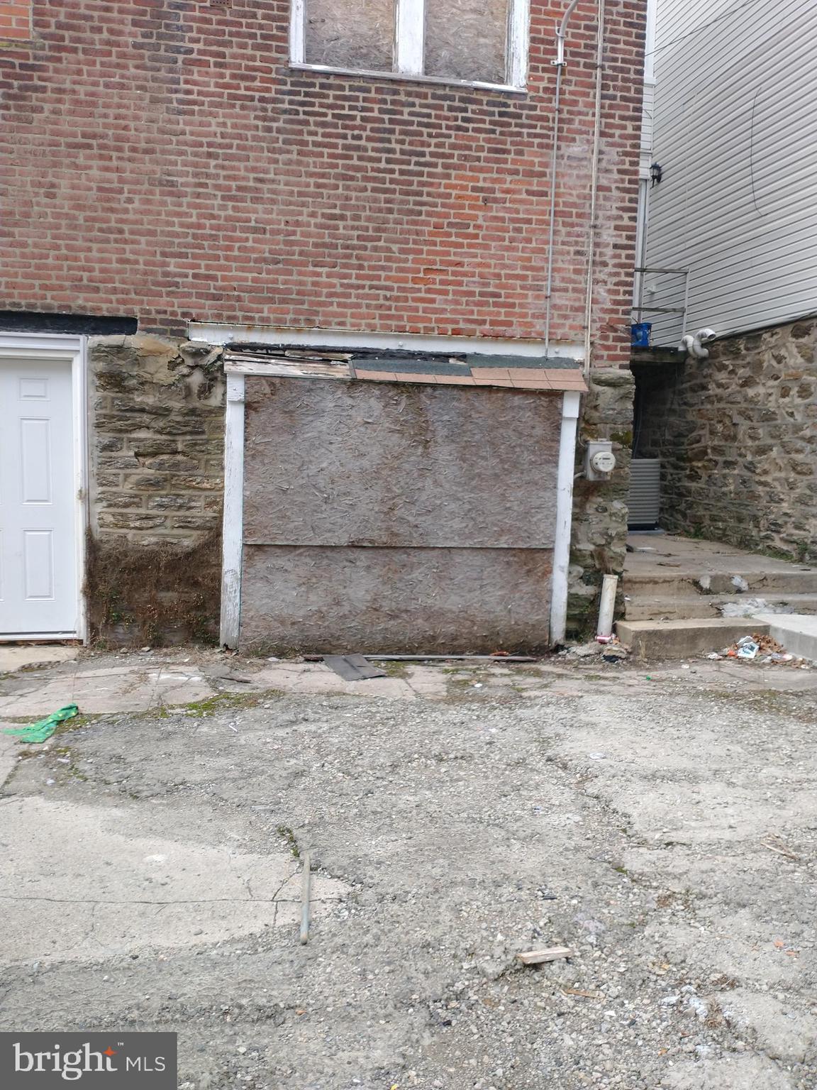 6719 N SMEDLEY STREET