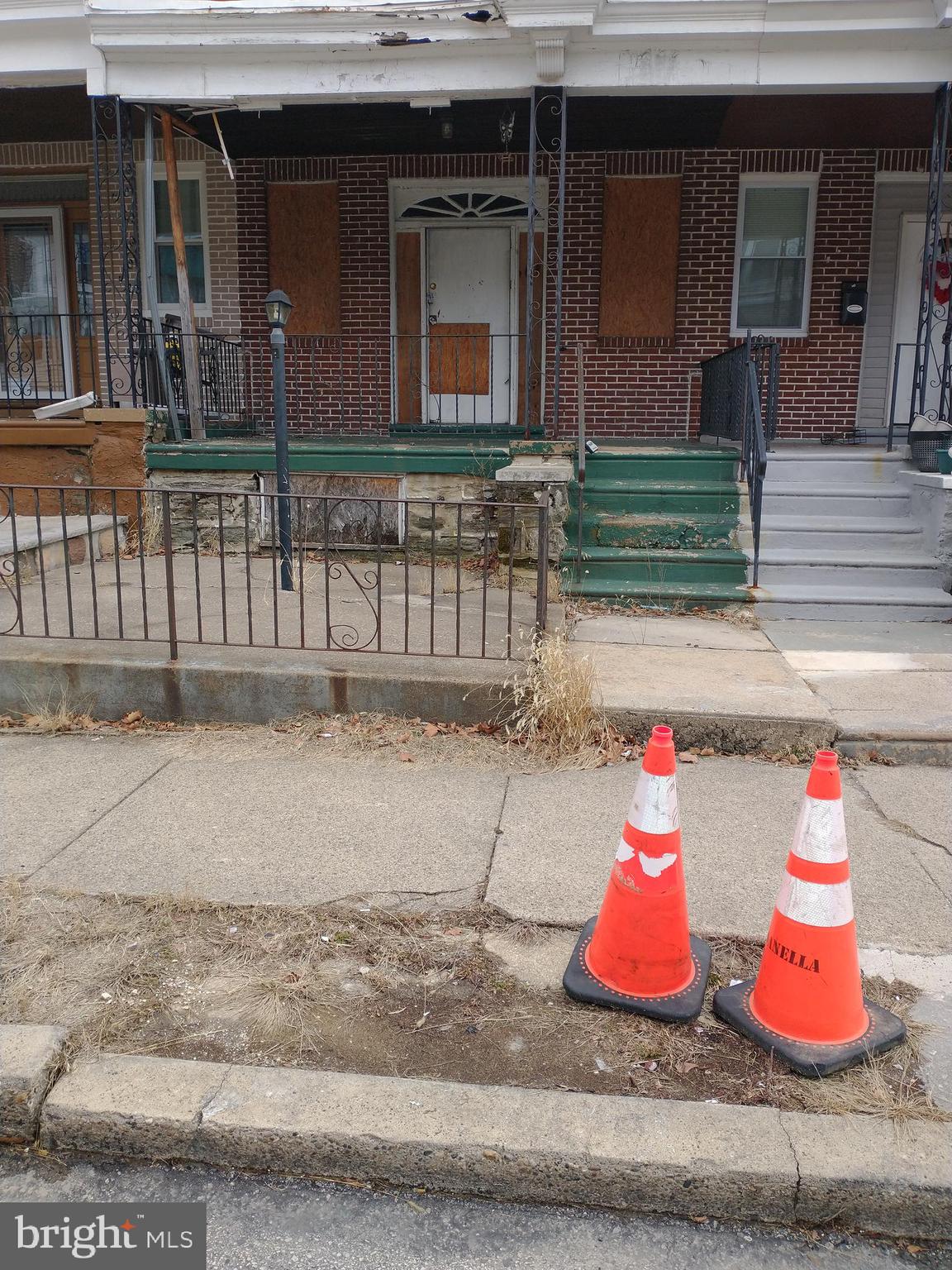 6719 N SMEDLEY STREET