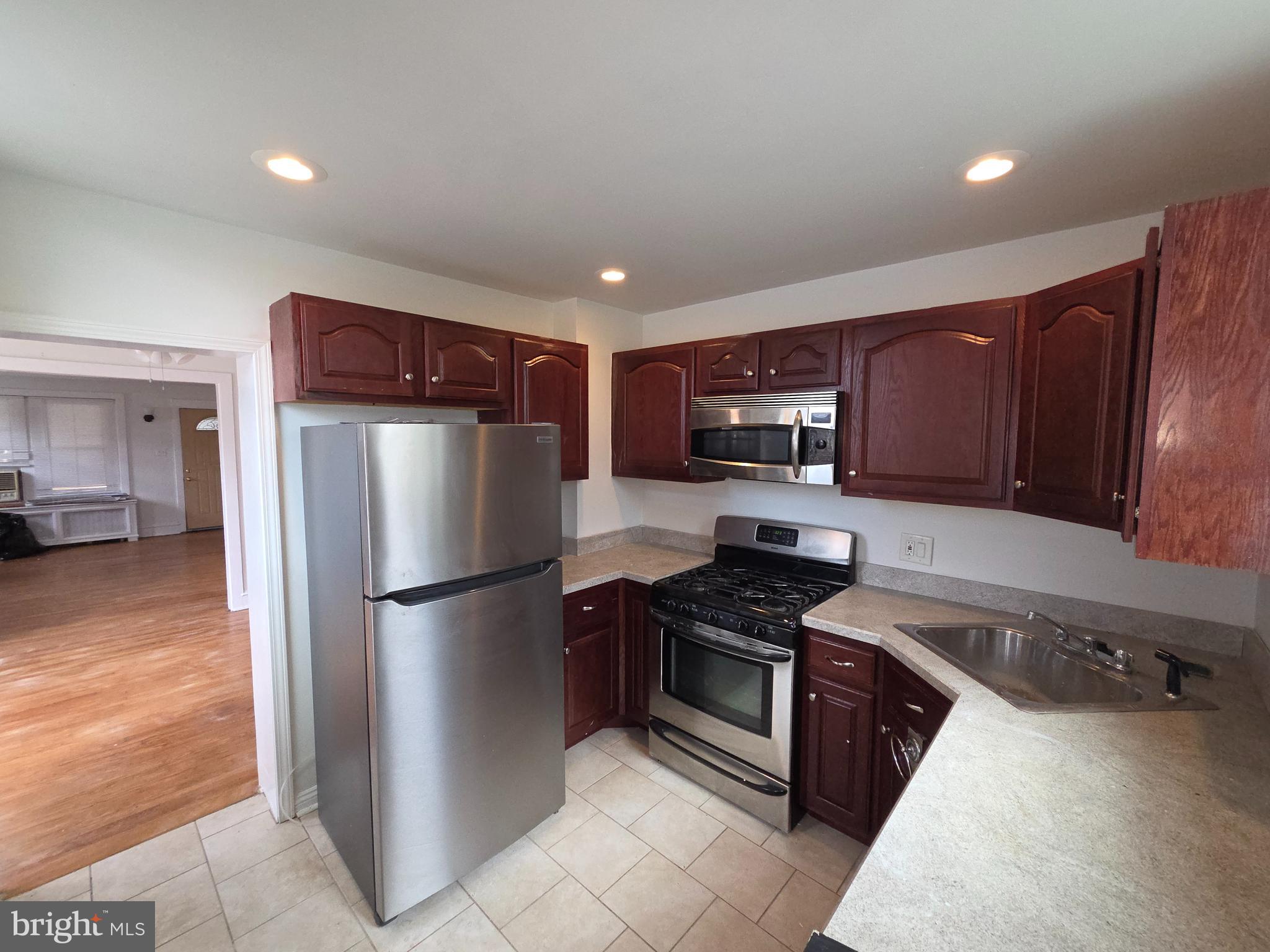 HOLME CIRCLE - Residential