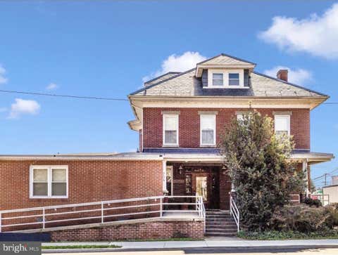 Photo of 704 Oak Hill Ave, HAGERSTOWN, MD 21740 (MLS # MDWA2039210)