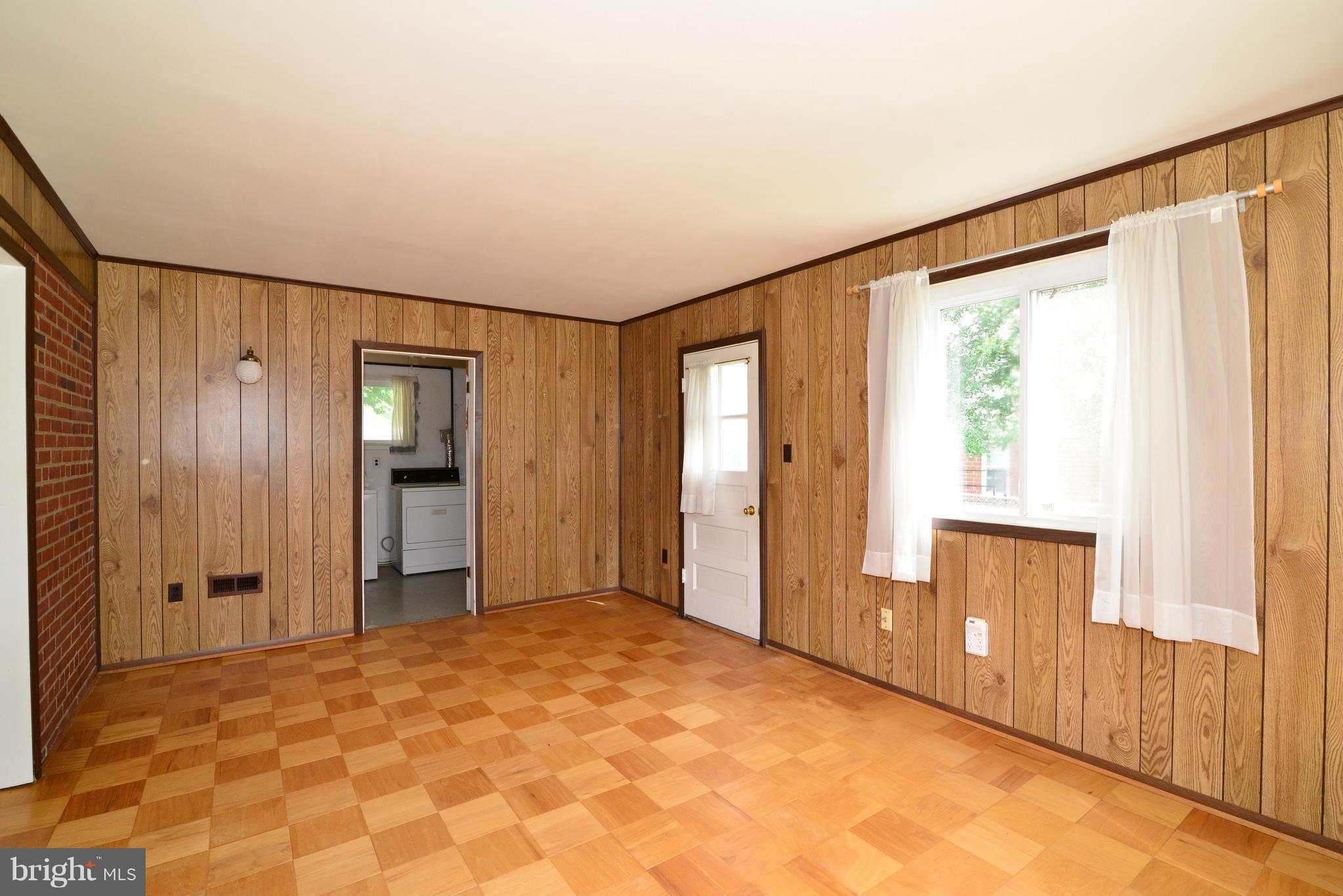 CRESTWOOD MANOR - Residential