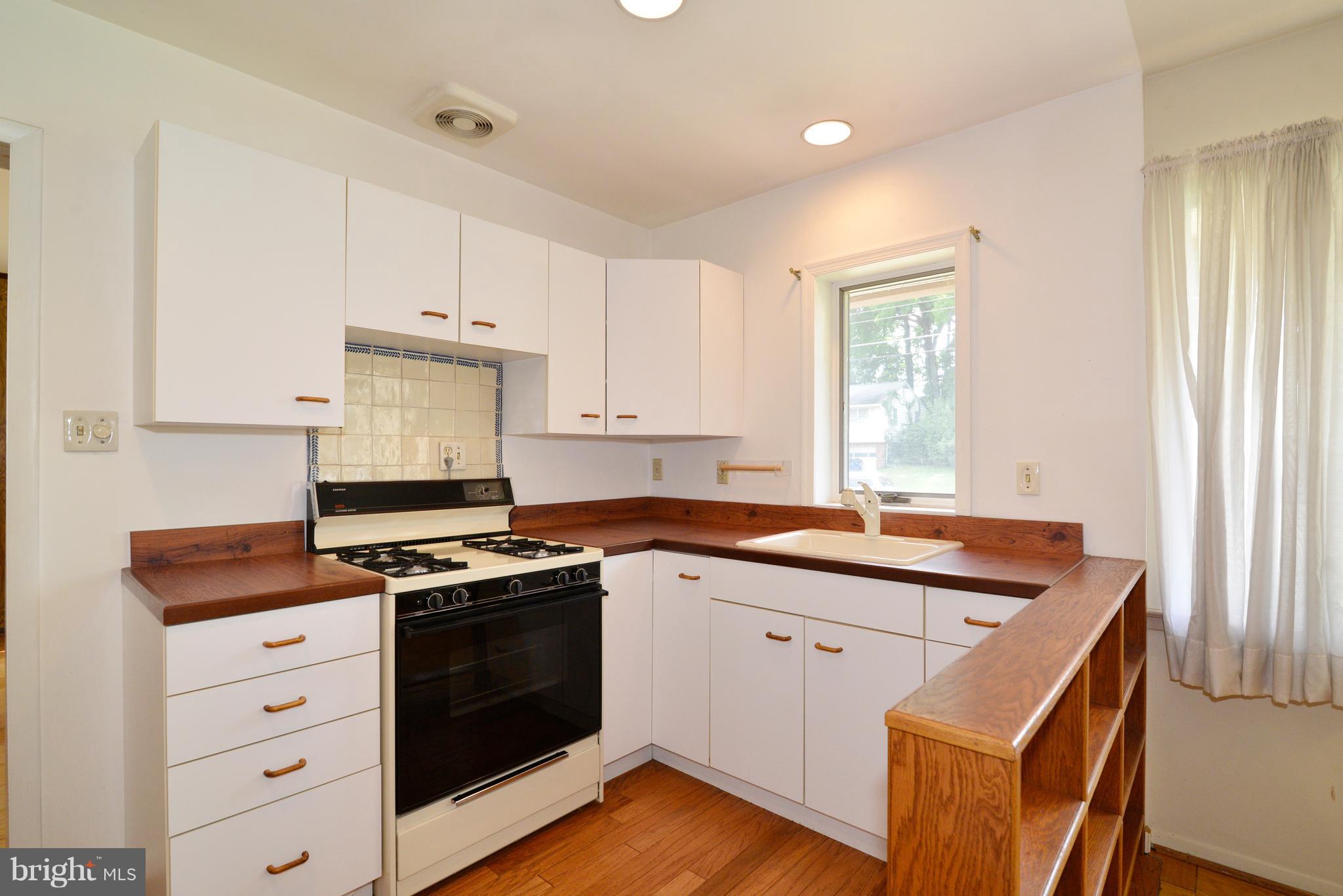 CRESTWOOD MANOR - Residential