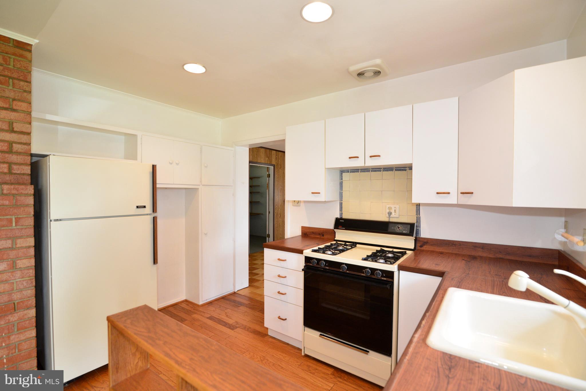 CRESTWOOD MANOR - Residential