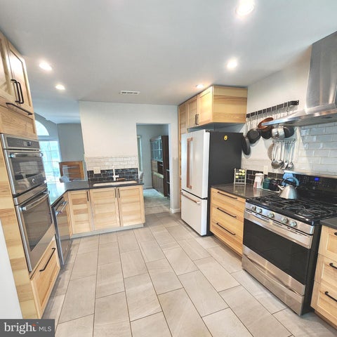 Townhouse For Sale - 15 Laurel Circle<br/> NEWTOWN, PA 18940