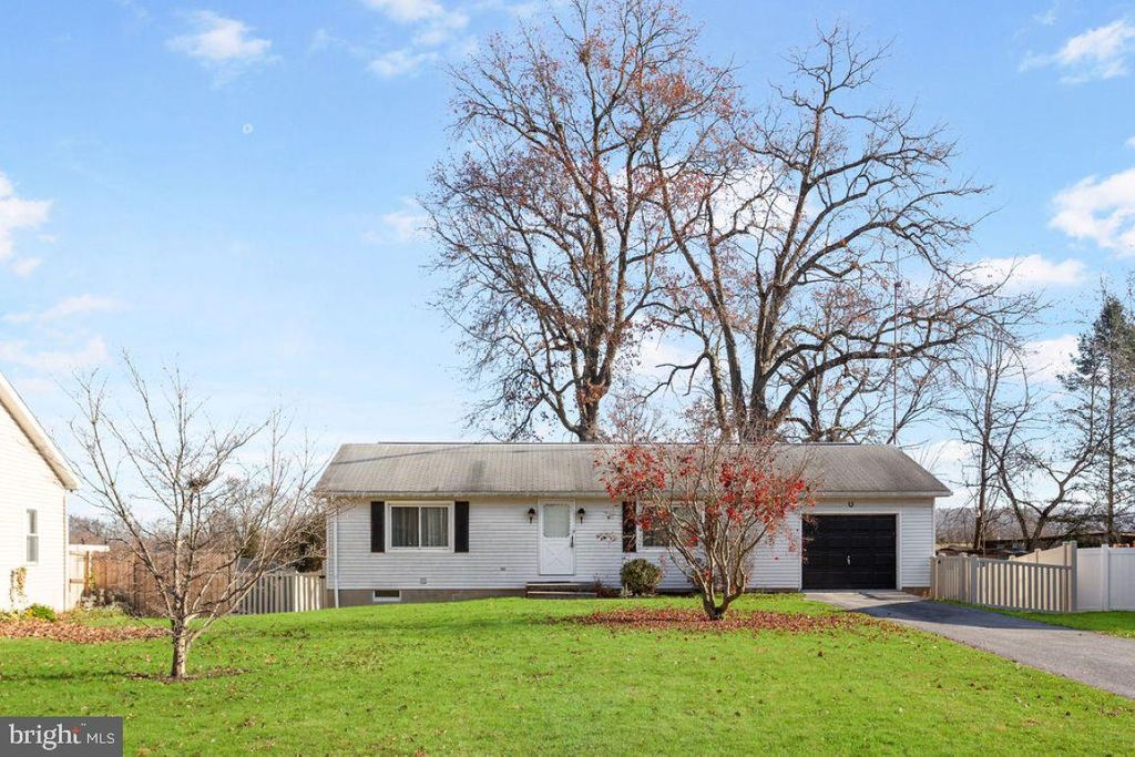 Photo of 31 E Locust Lane, NEW OXFORD, PA 17350 (MLS # PAAD2020868)