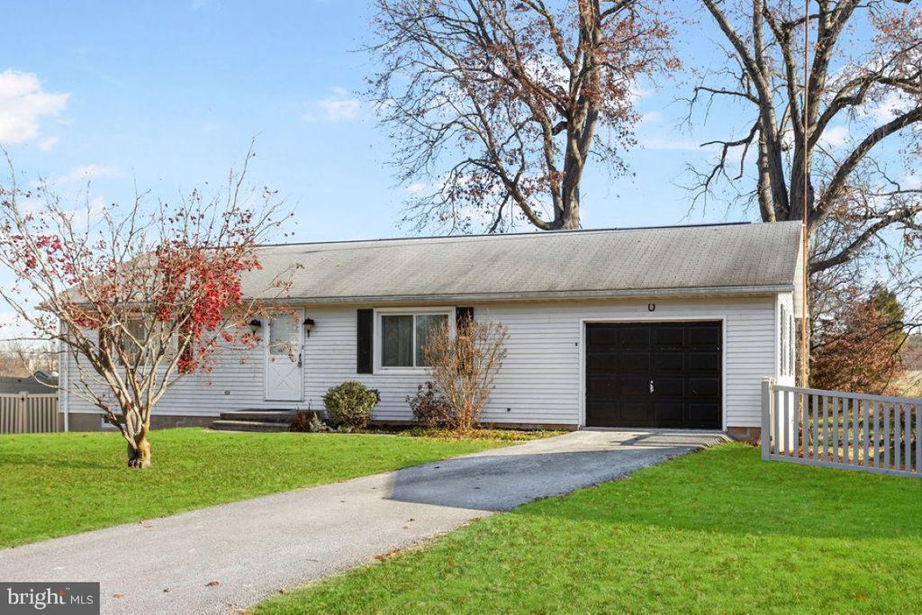 Photo of 31 E Locust Lane, NEW OXFORD, PA 17350 (MLS # PAAD2020868)