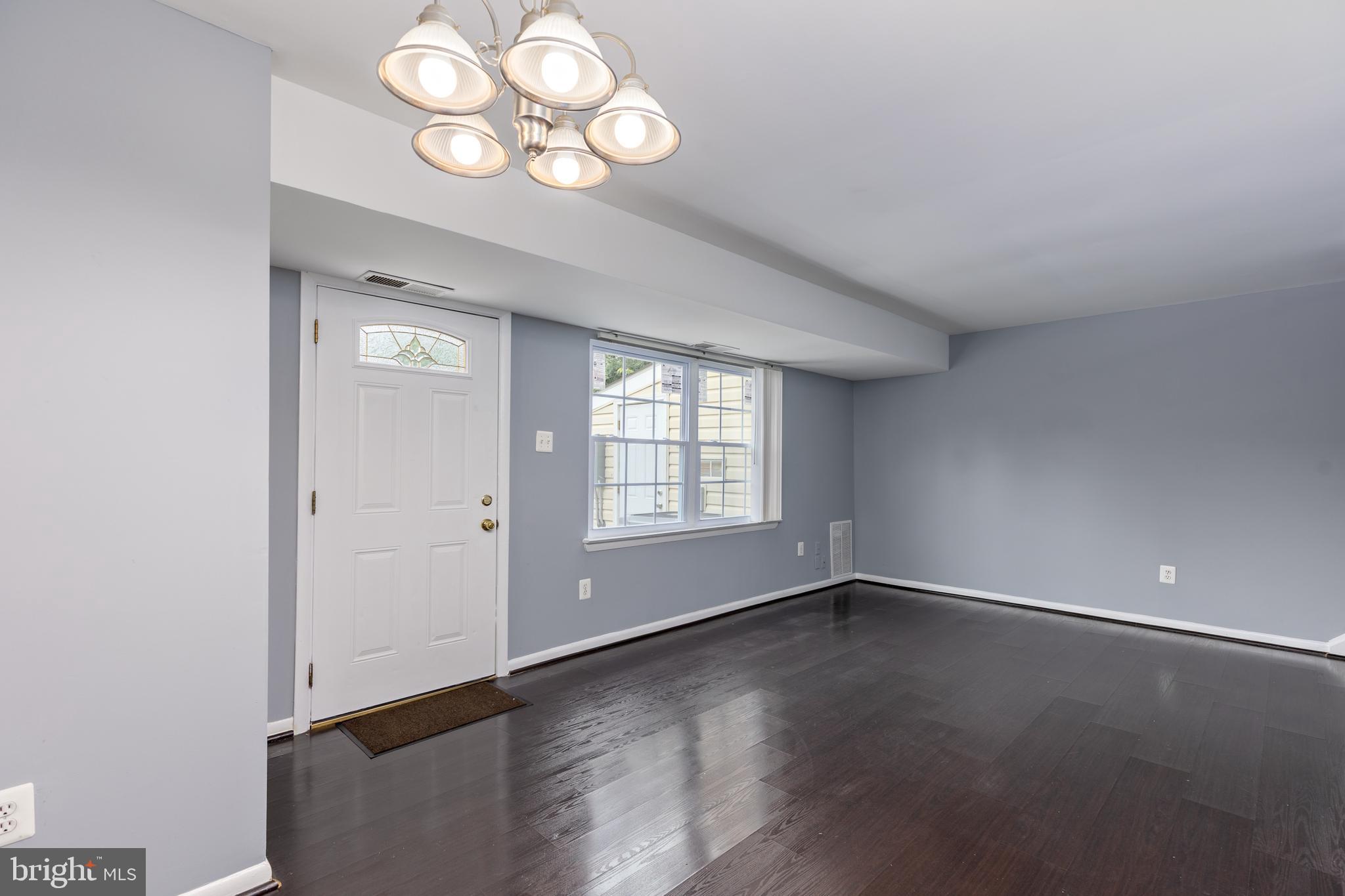 WHISKEY BOTTOM - Residential