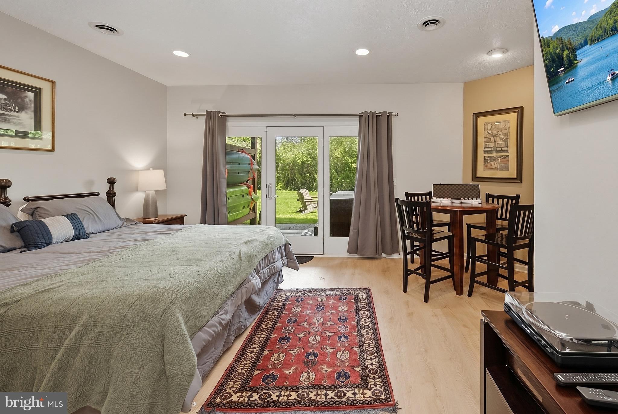 DEEP CREEK VILLAGE - Residential