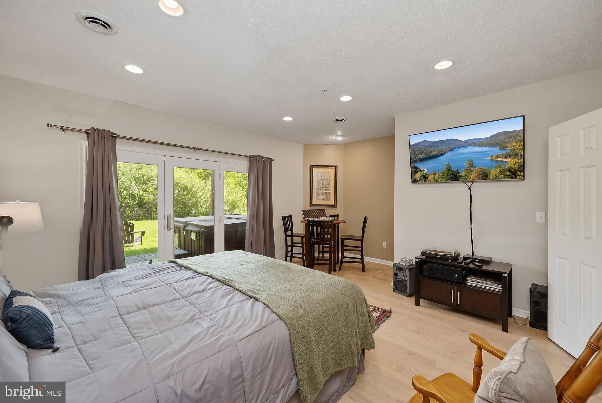 DEEP CREEK VILLAGE - Residential