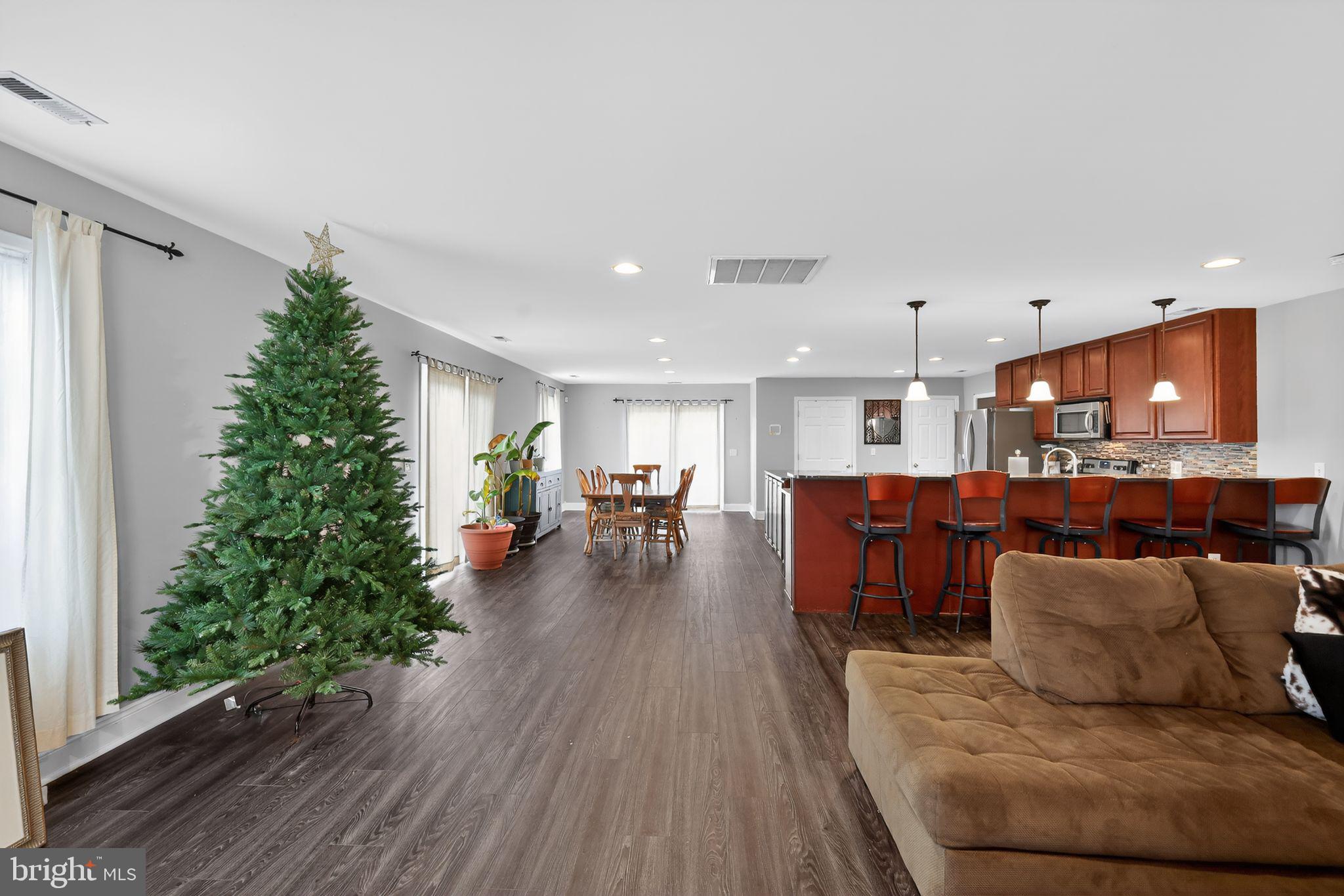 WOODLAND BEACH - Residential