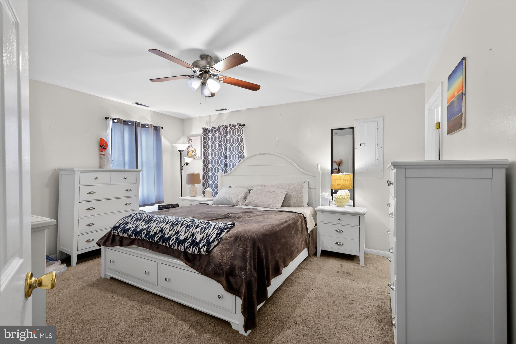 WOODLAND BEACH - Residential