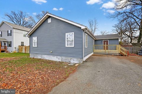 305 OAKWOOD ROAD EDGEWATER MD 21037