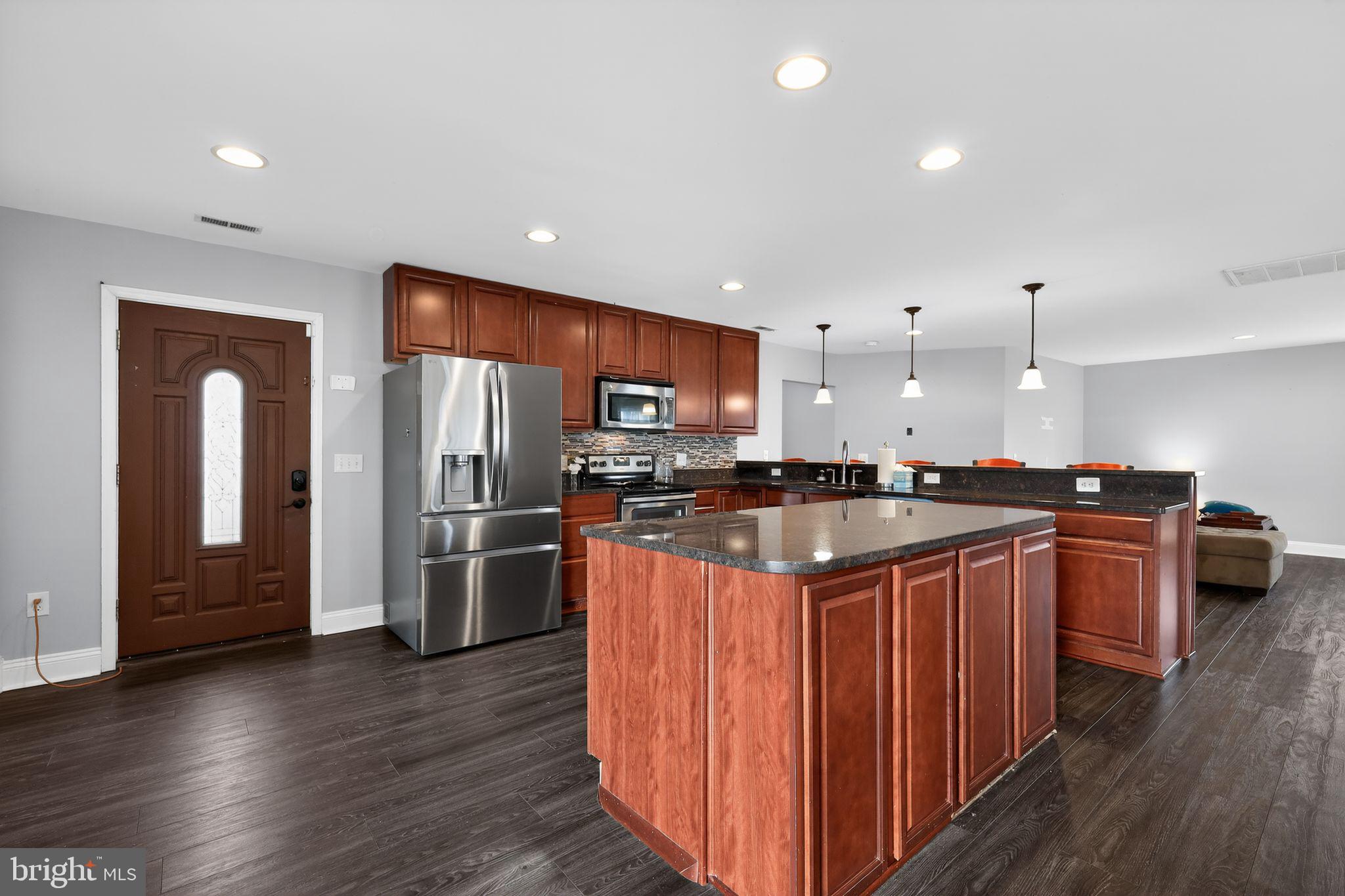 WOODLAND BEACH - Residential