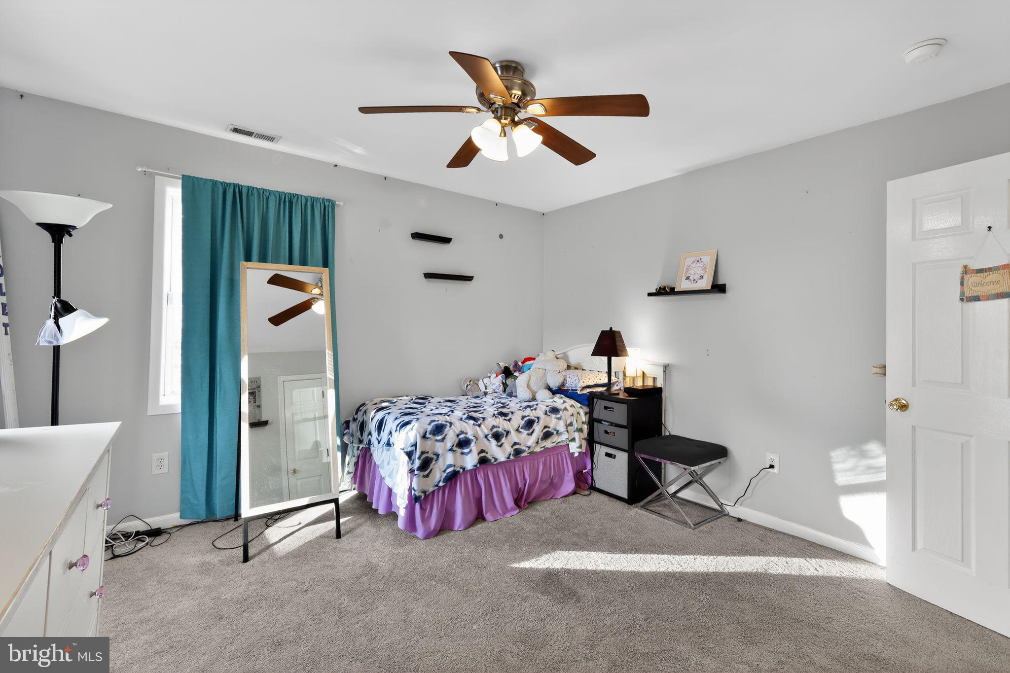 WOODLAND BEACH - Residential