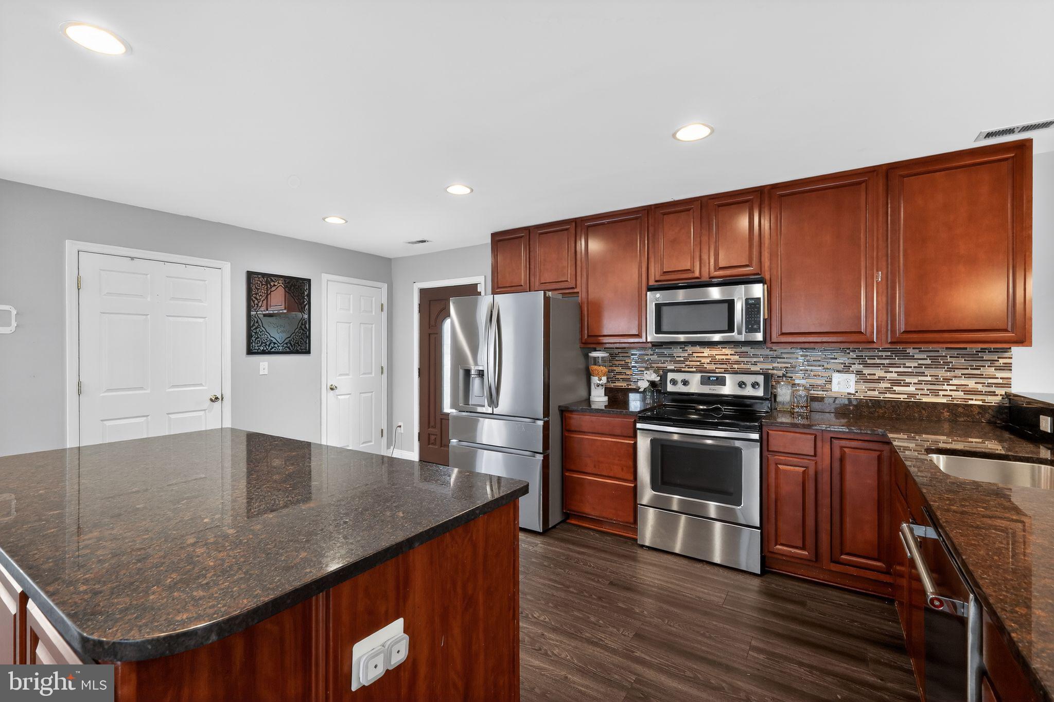 WOODLAND BEACH - Residential