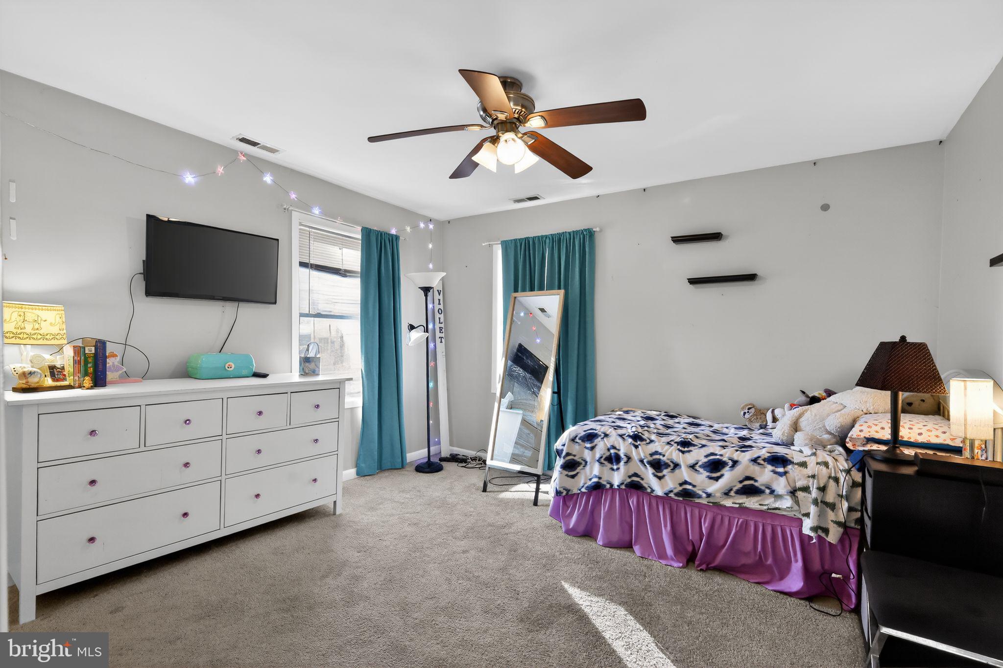 WOODLAND BEACH - Residential