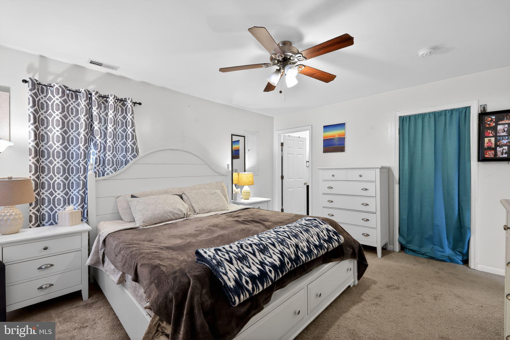 WOODLAND BEACH - Residential