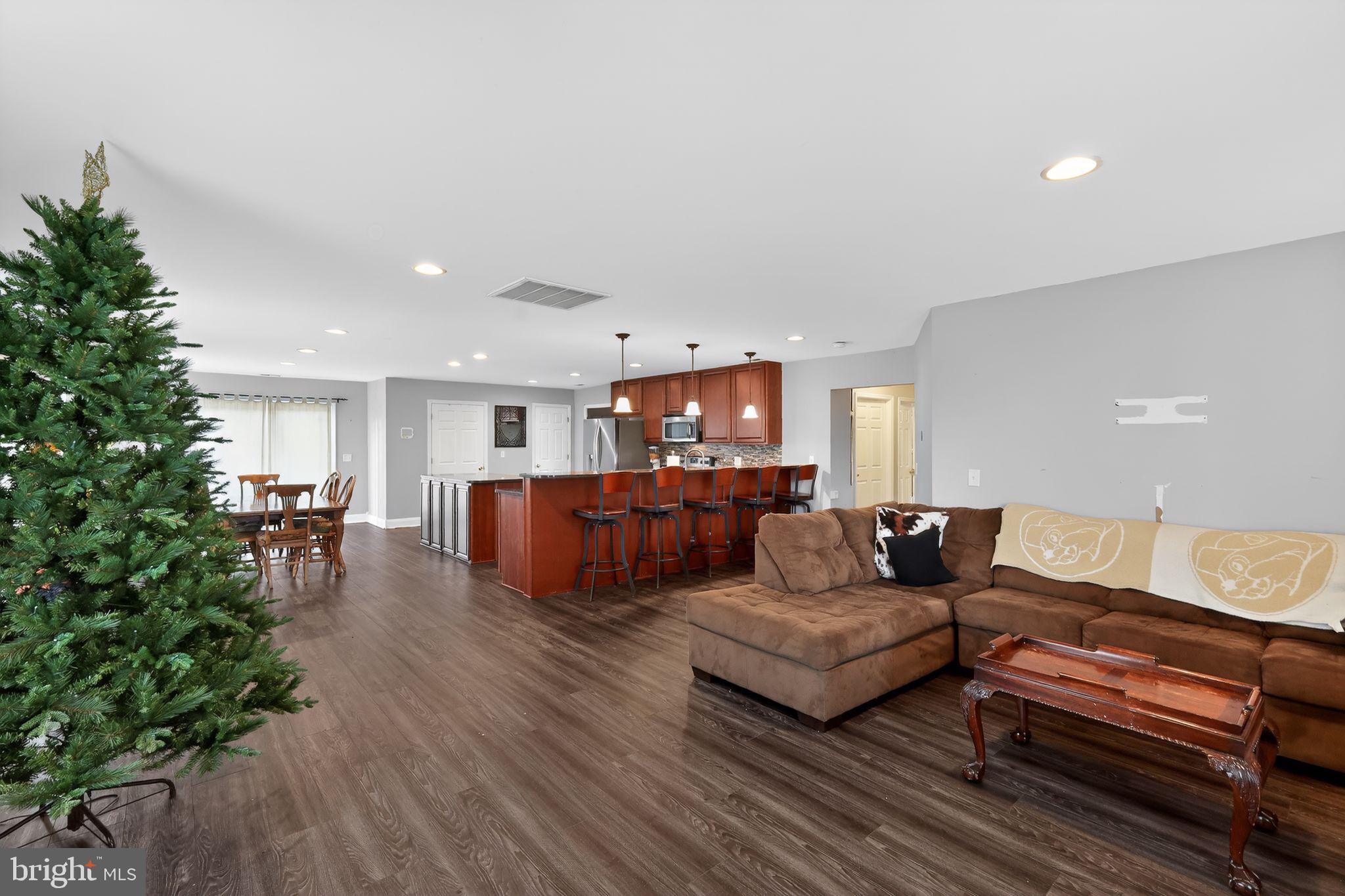 WOODLAND BEACH - Residential