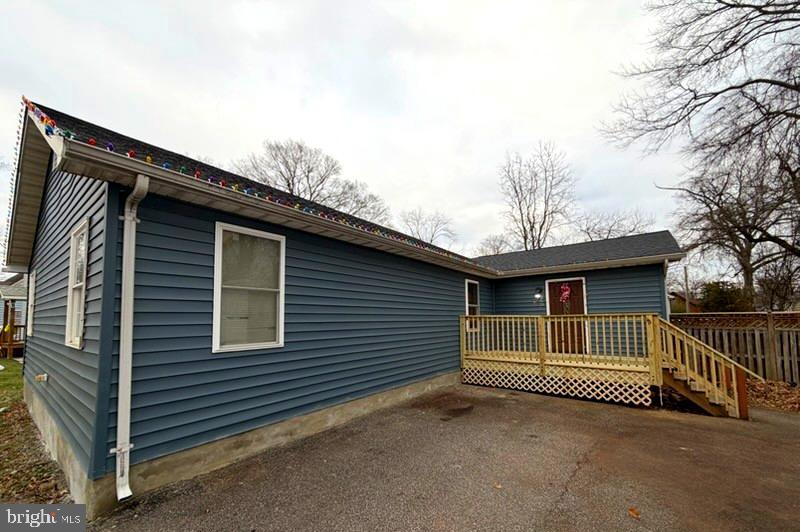 WOODLAND BEACH - Residential