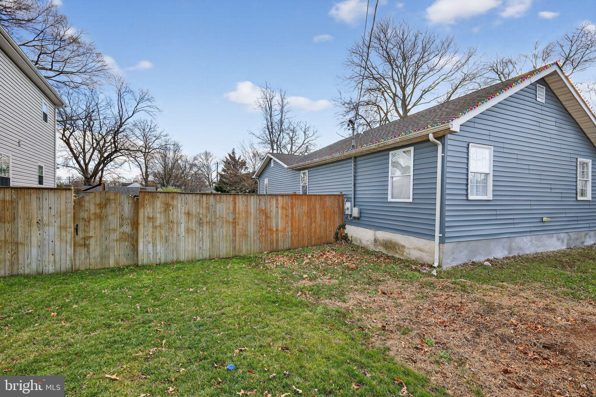 WOODLAND BEACH - Residential