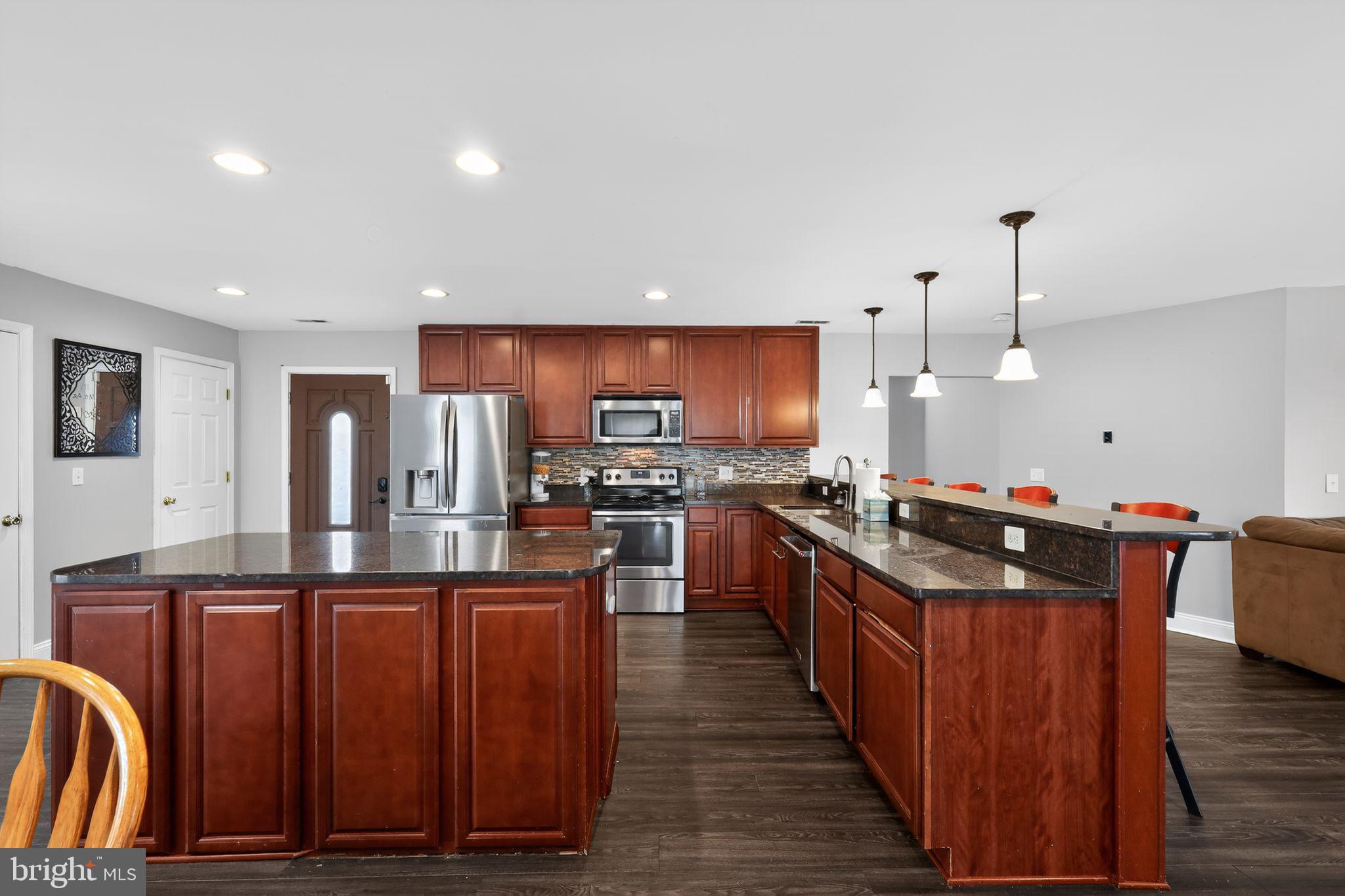 WOODLAND BEACH - Residential