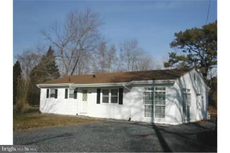 3 Bedroom, 1 bath single family home. Potenial short sale subject to third party approval. Schedule showing online.
