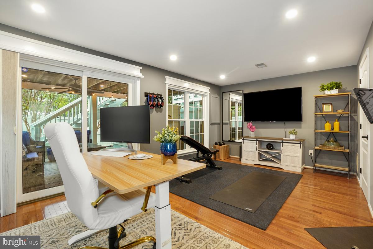 RESTON - Residential