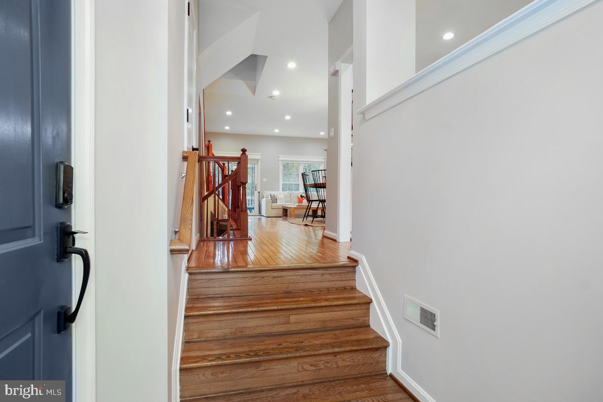 RESTON - Residential