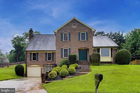 Photo of 1018 Salt Meadow Lane, MCLEAN, VA 22101 (MLS # VAFX2321490)