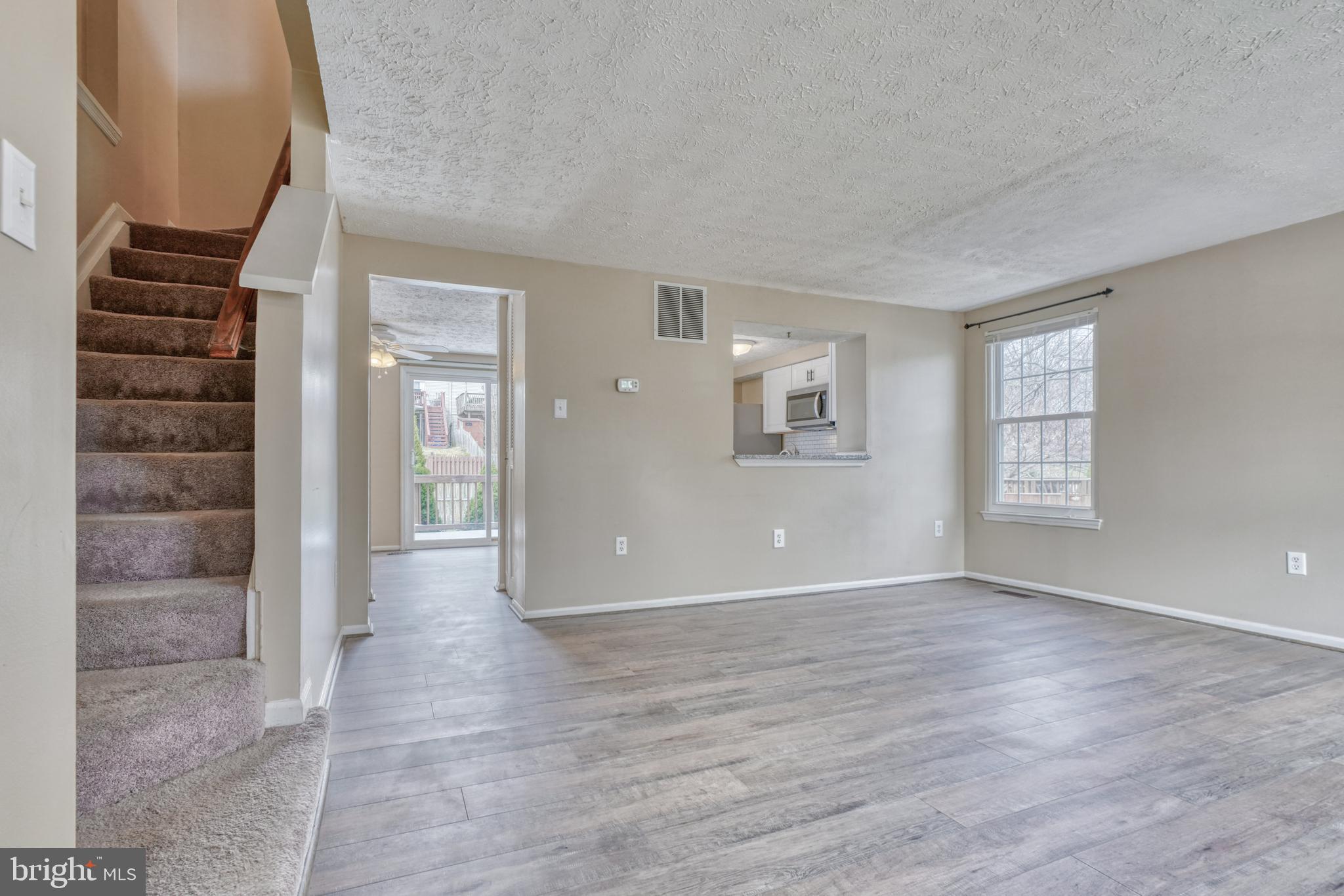 CONSTANT FRIENDSHIP - Residential