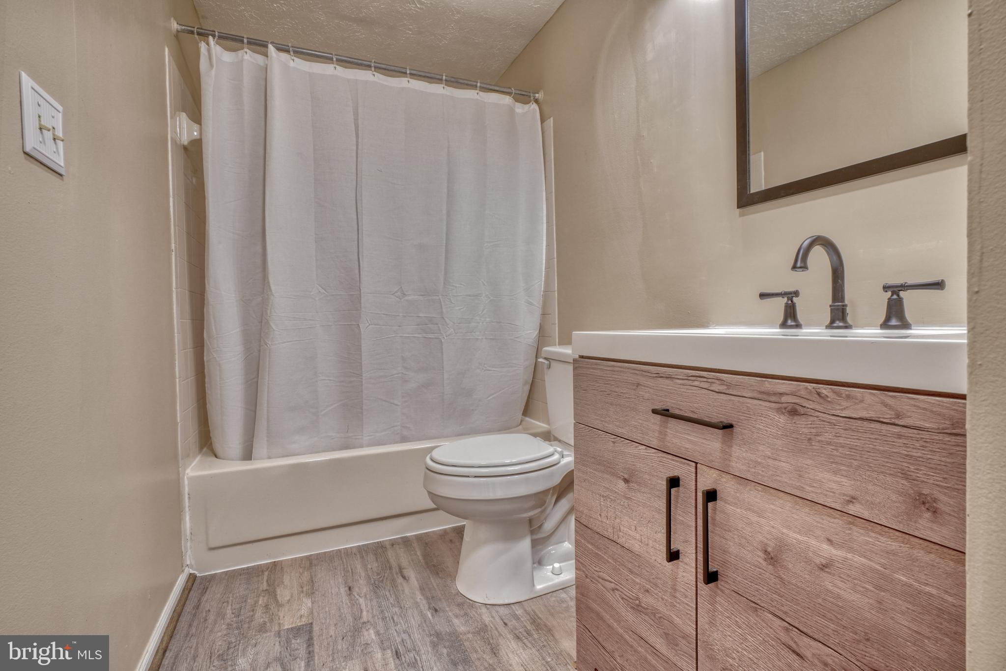 CONSTANT FRIENDSHIP - Residential