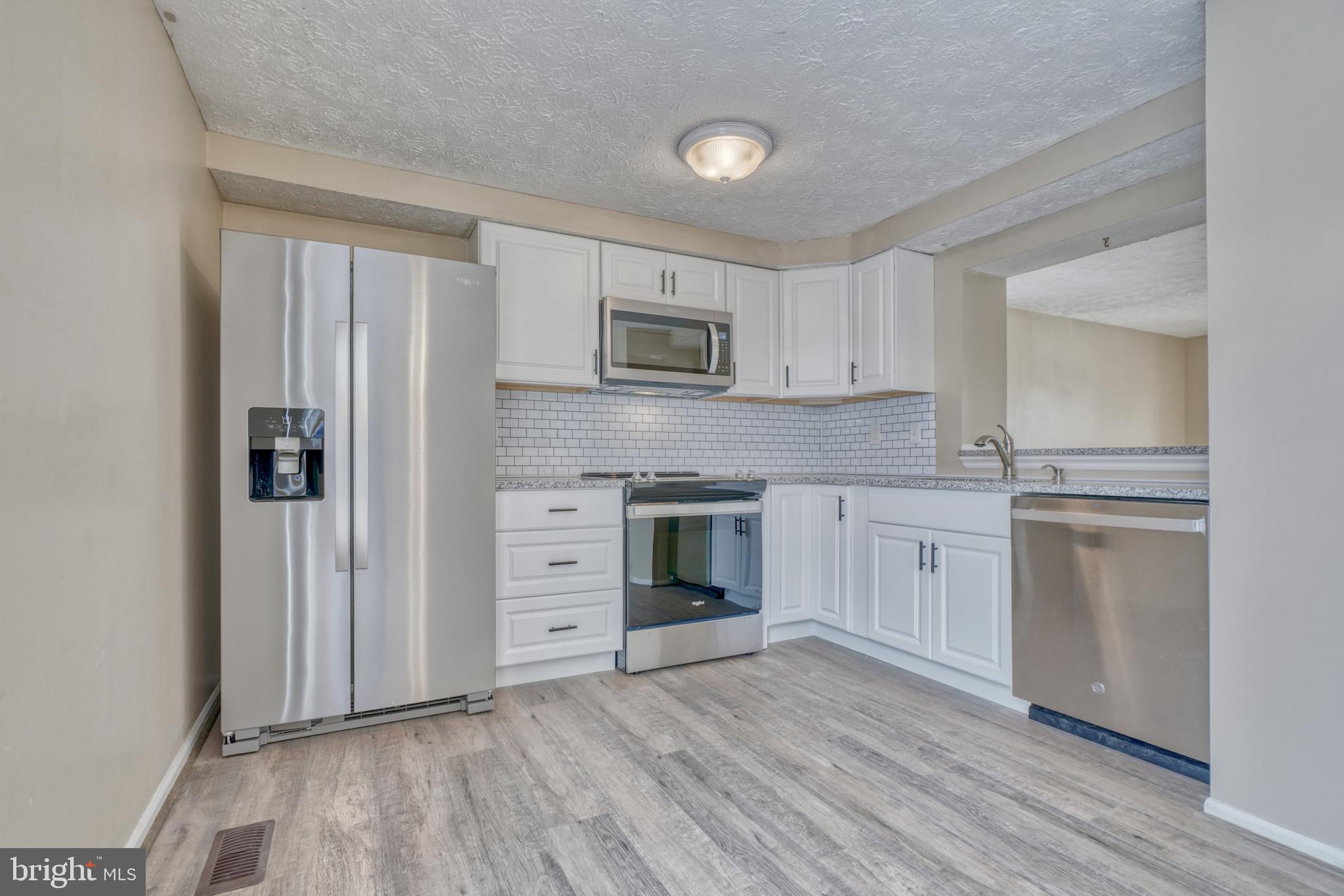 CONSTANT FRIENDSHIP - Residential