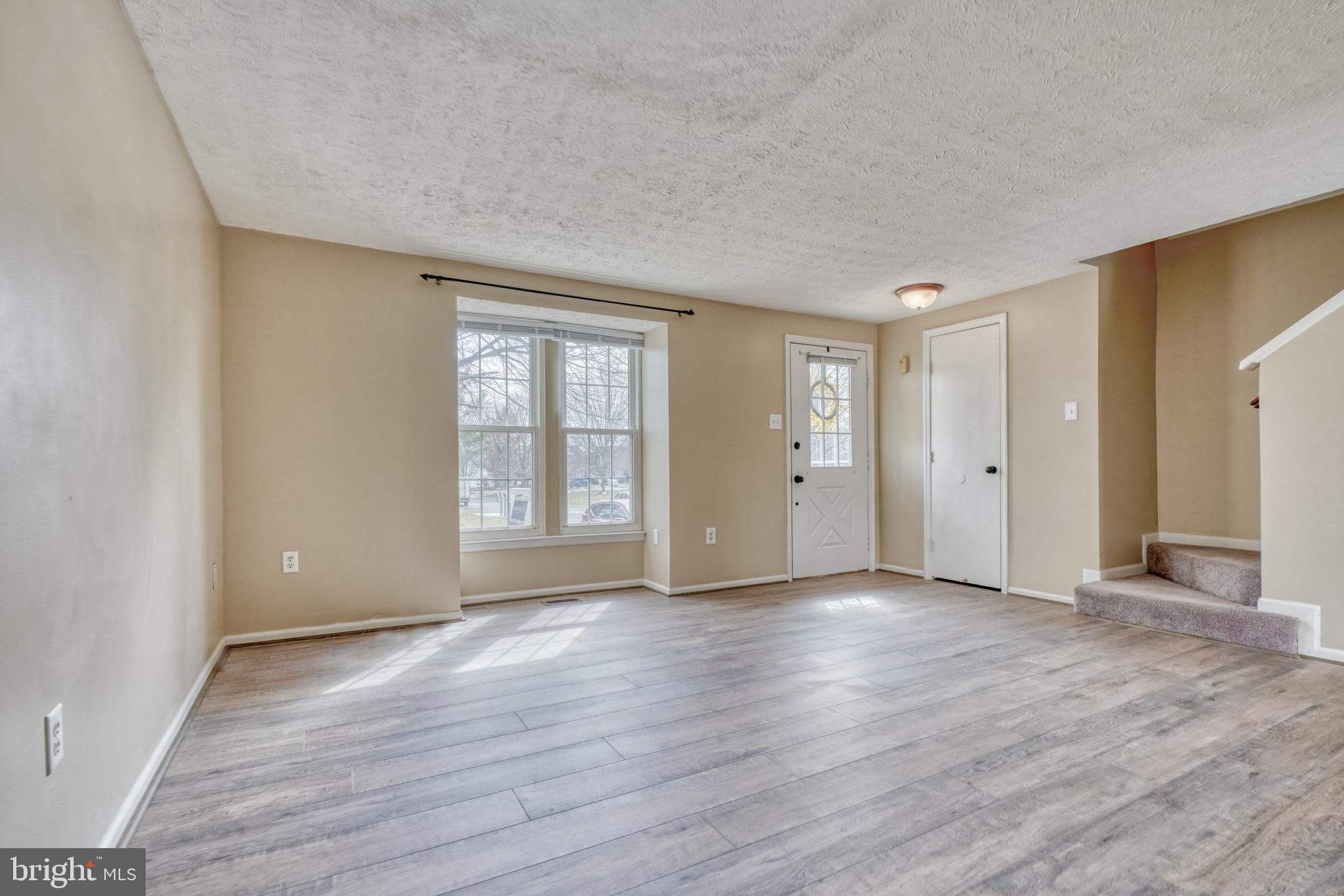 CONSTANT FRIENDSHIP - Residential