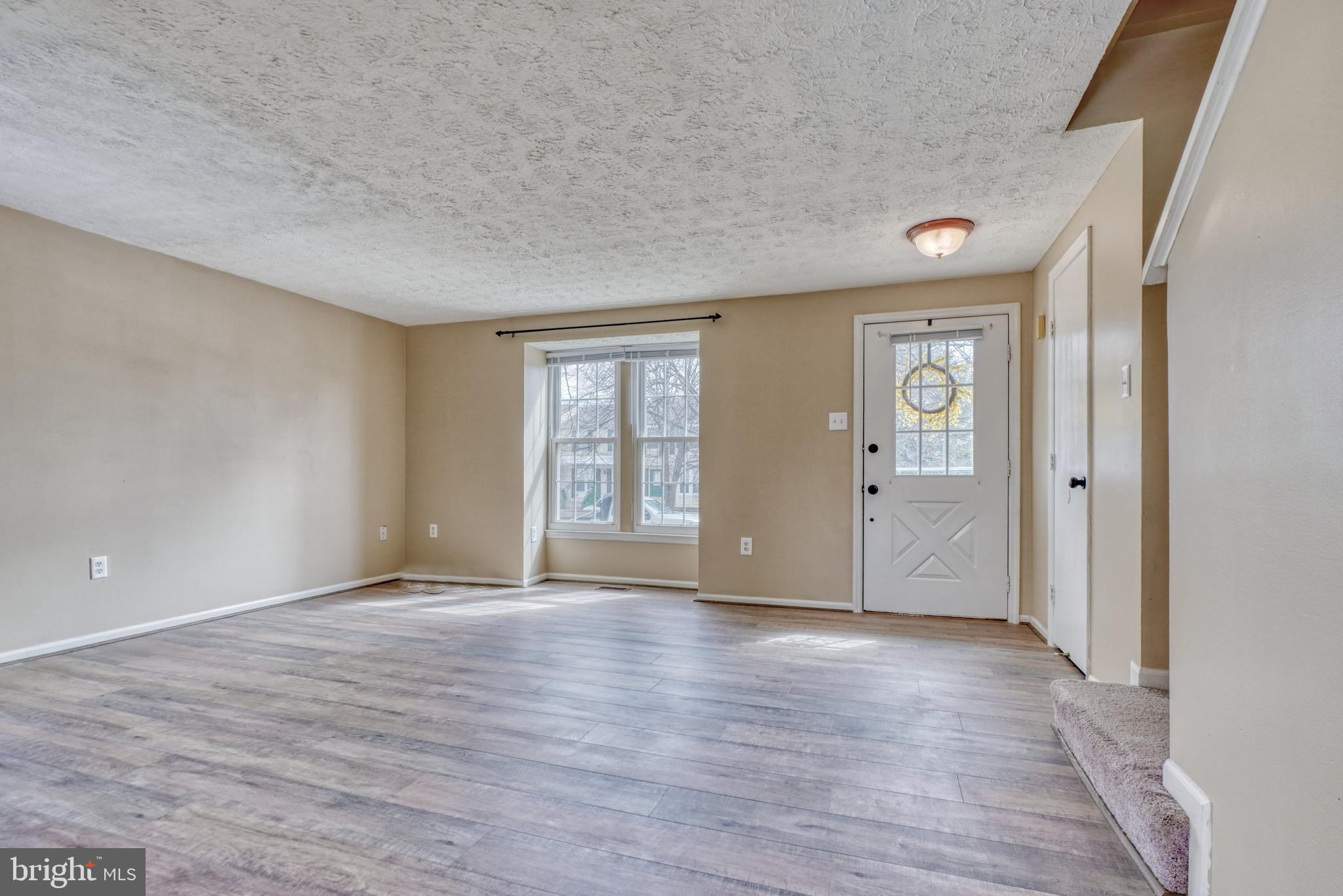 CONSTANT FRIENDSHIP - Residential