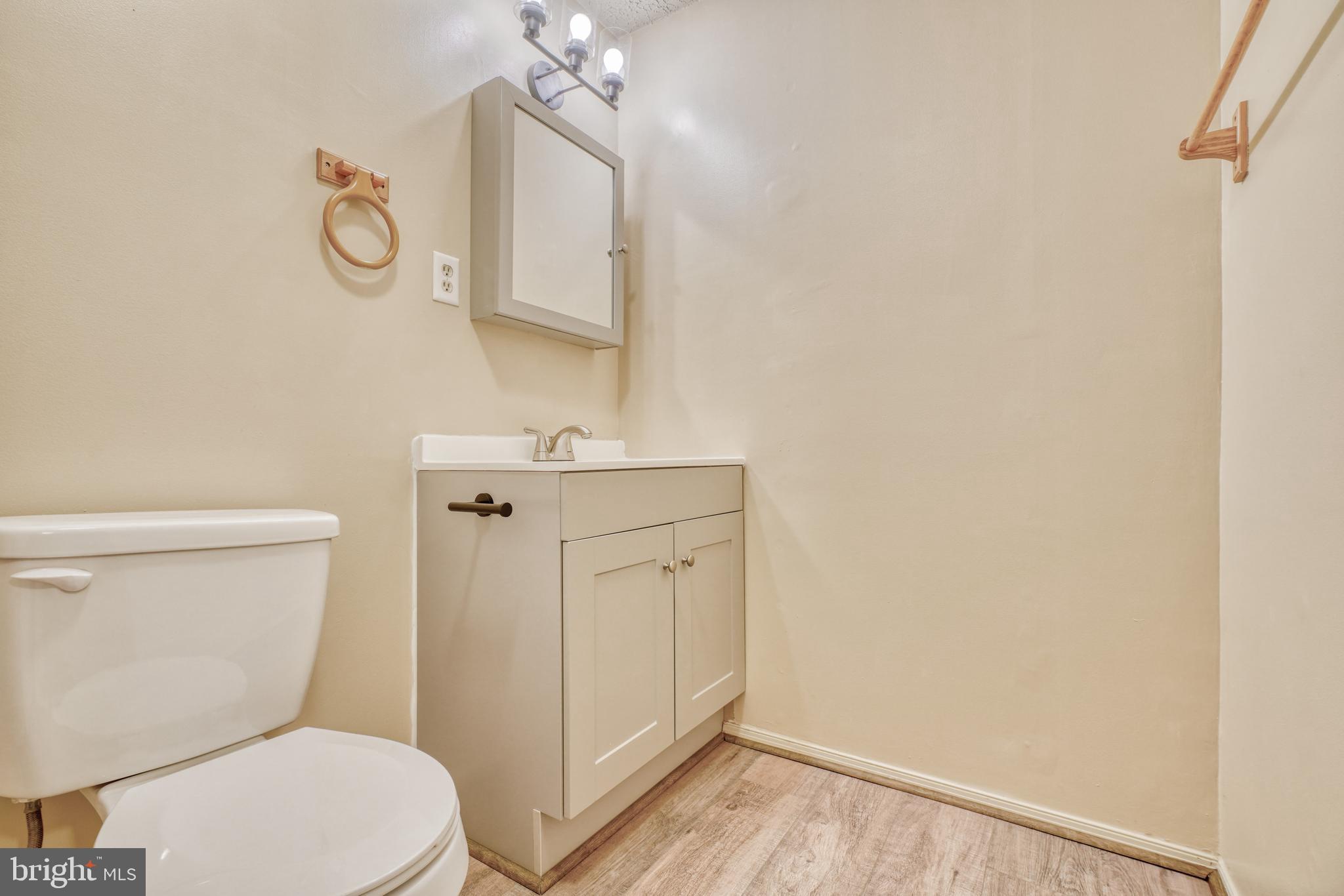 CONSTANT FRIENDSHIP - Residential