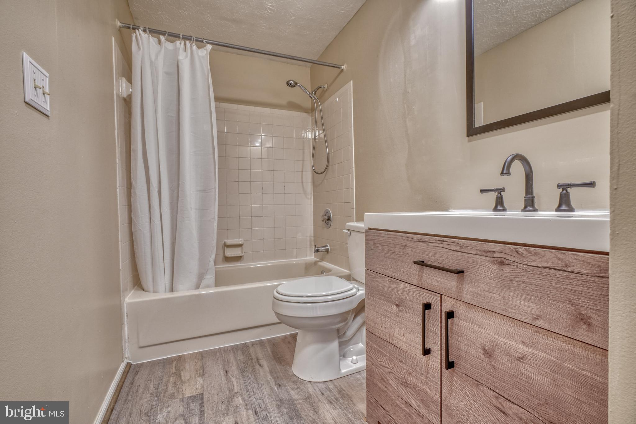 CONSTANT FRIENDSHIP - Residential