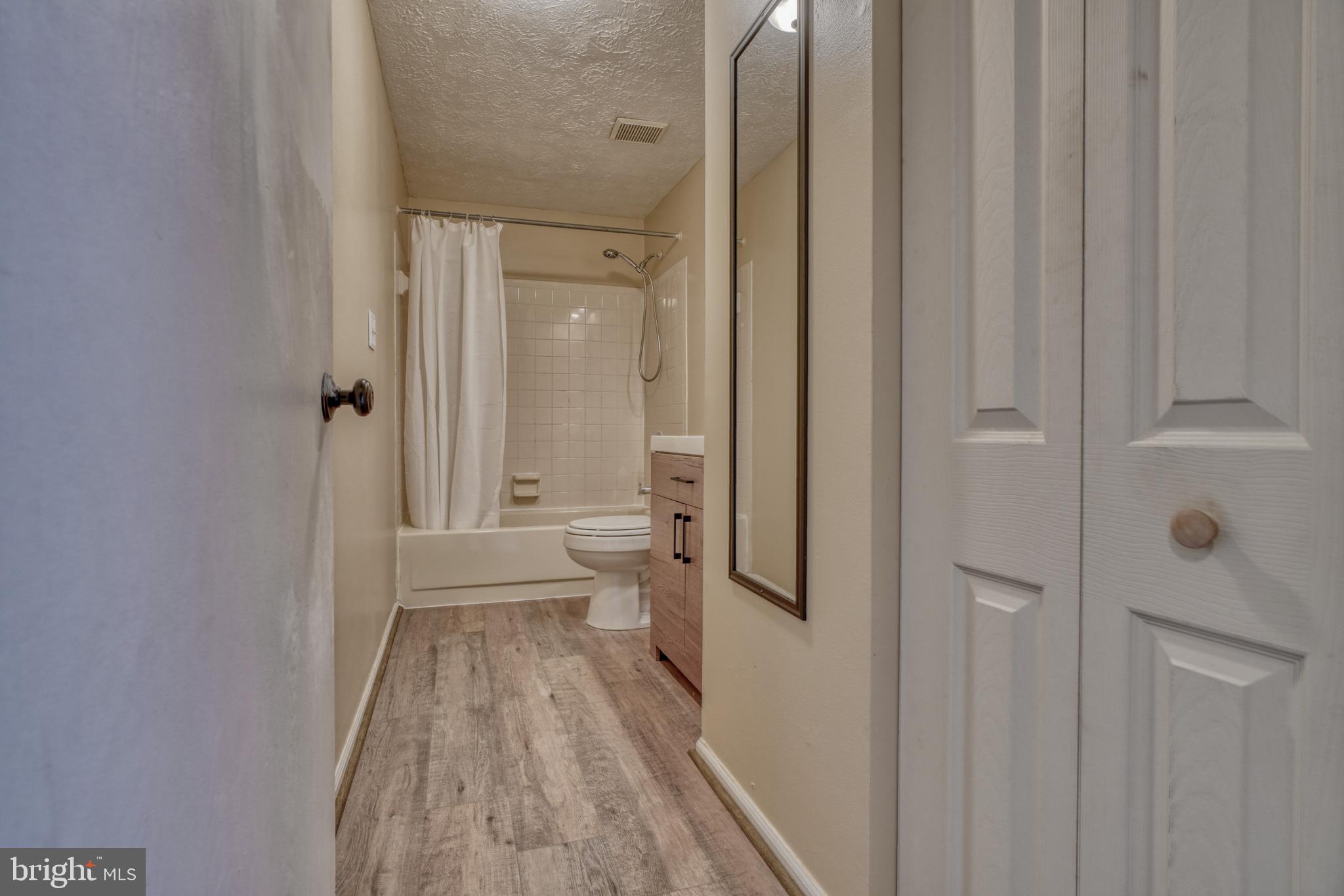 CONSTANT FRIENDSHIP - Residential