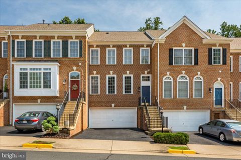 Photo of 5642 Governors Pond Circle, ALEXANDRIA, VA 22310 (MLS # VAFX2329120)
