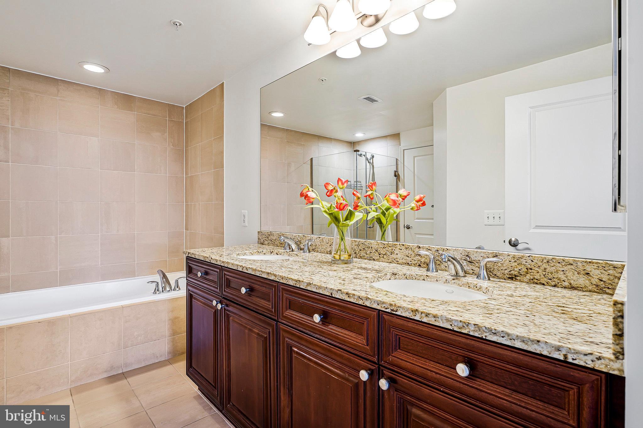 MIDTOWN AT RESTON TOWN CENTER - Residential