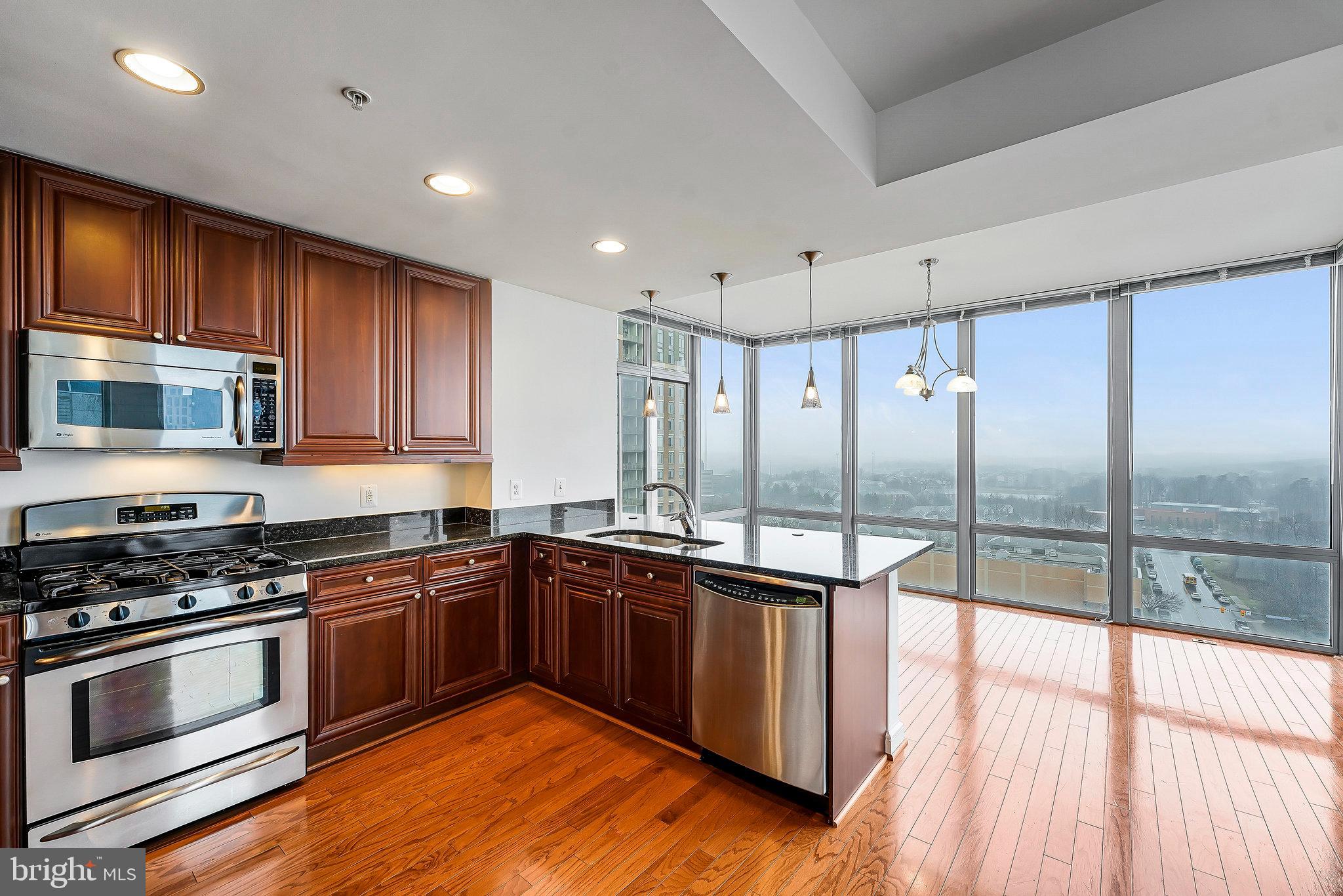 MIDTOWN AT RESTON TOWN CENTER - Residential