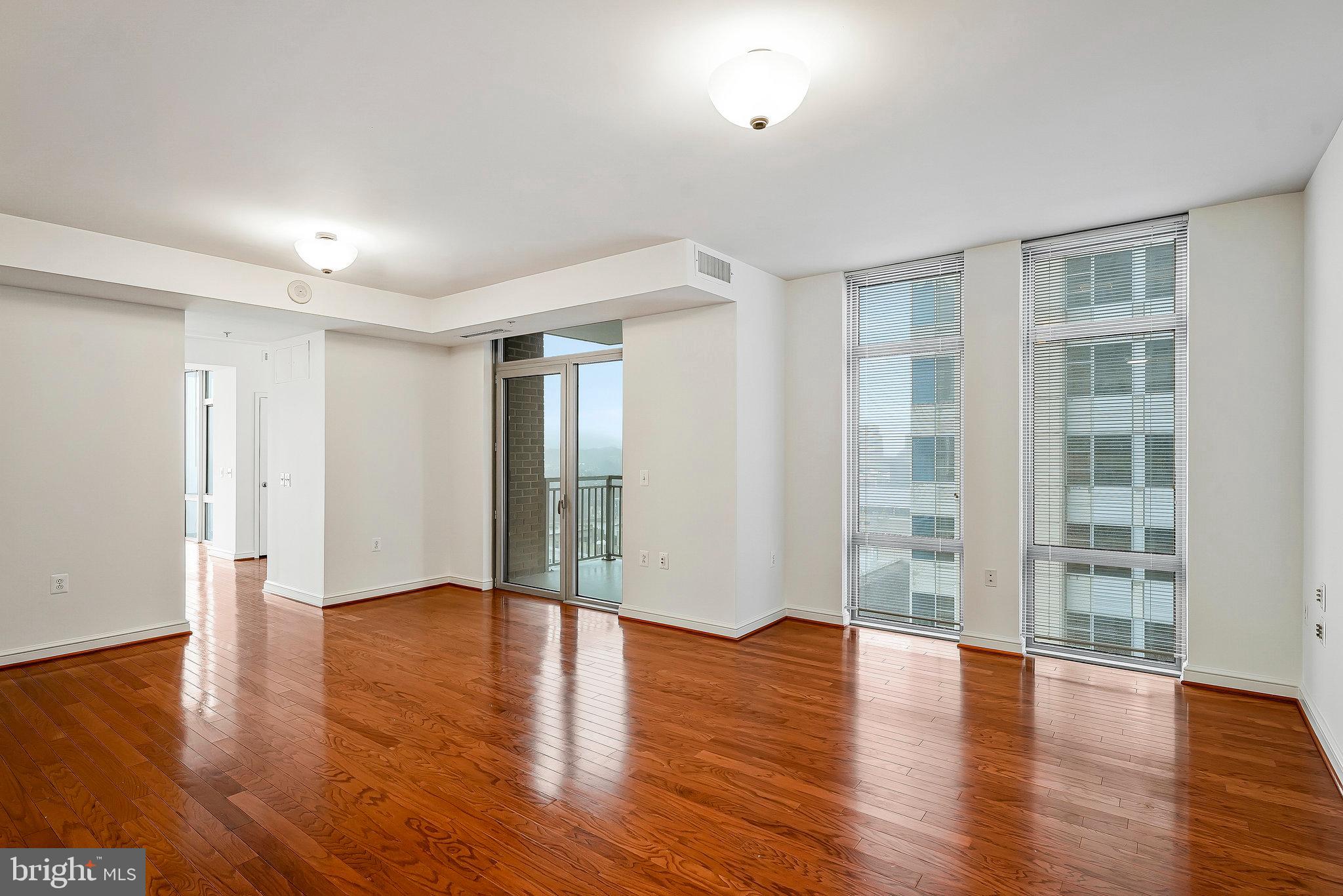 MIDTOWN AT RESTON TOWN CENTER - Residential