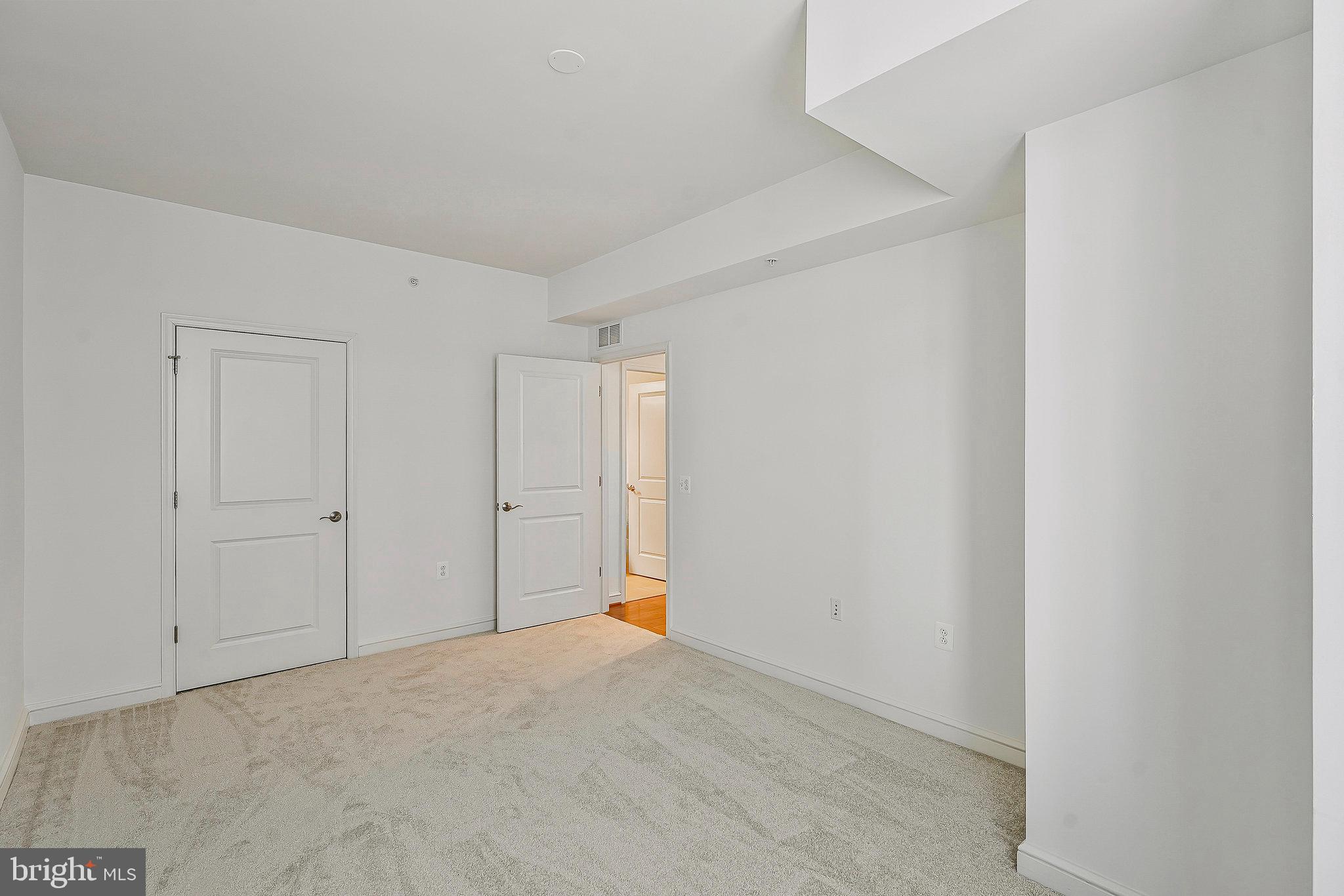 MIDTOWN AT RESTON TOWN CENTER - Residential